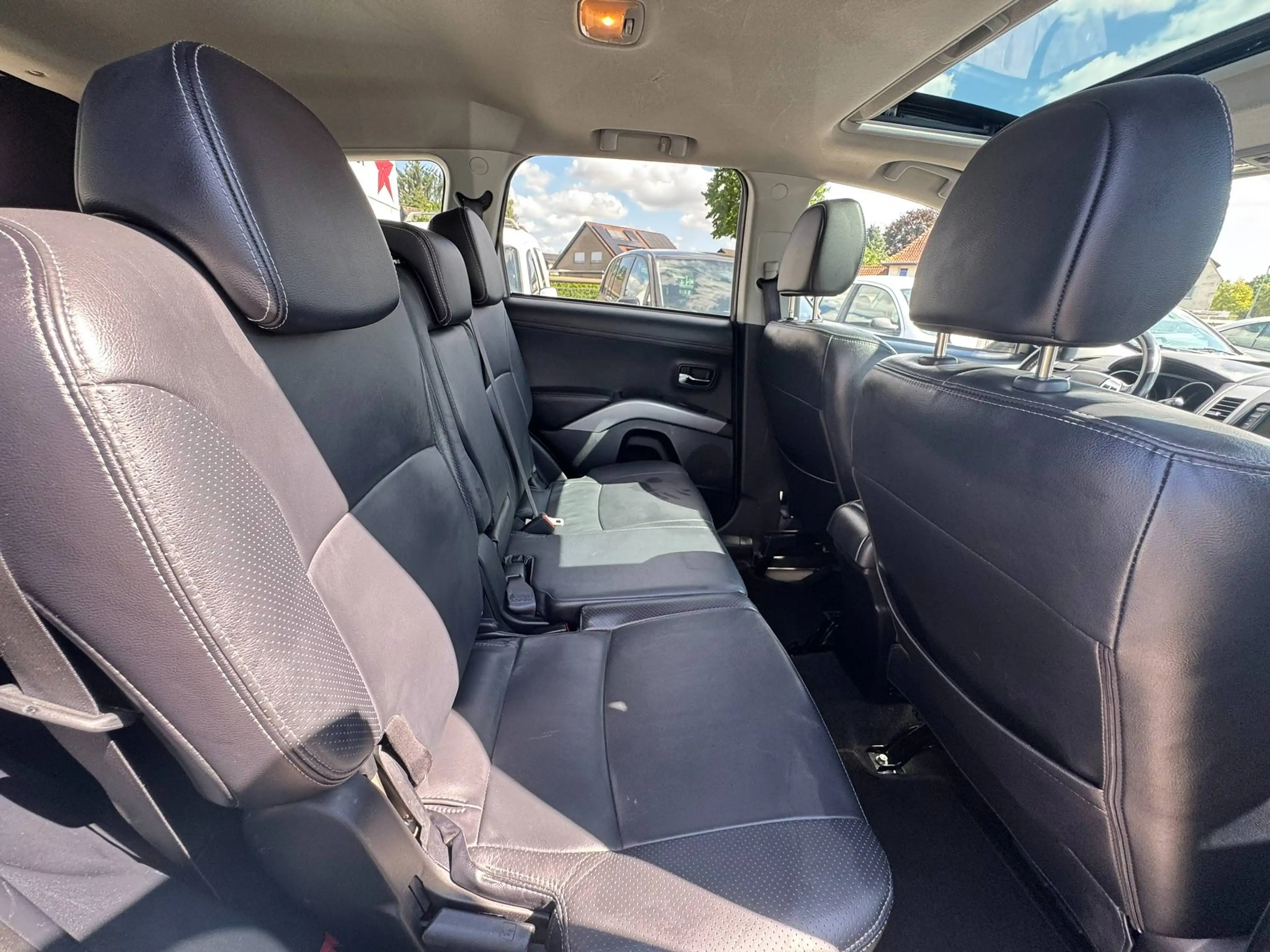 Mitsubishi Outlander Outlander Instyle 4WD*AHK*7Sitzer*Kamera — photo 14
