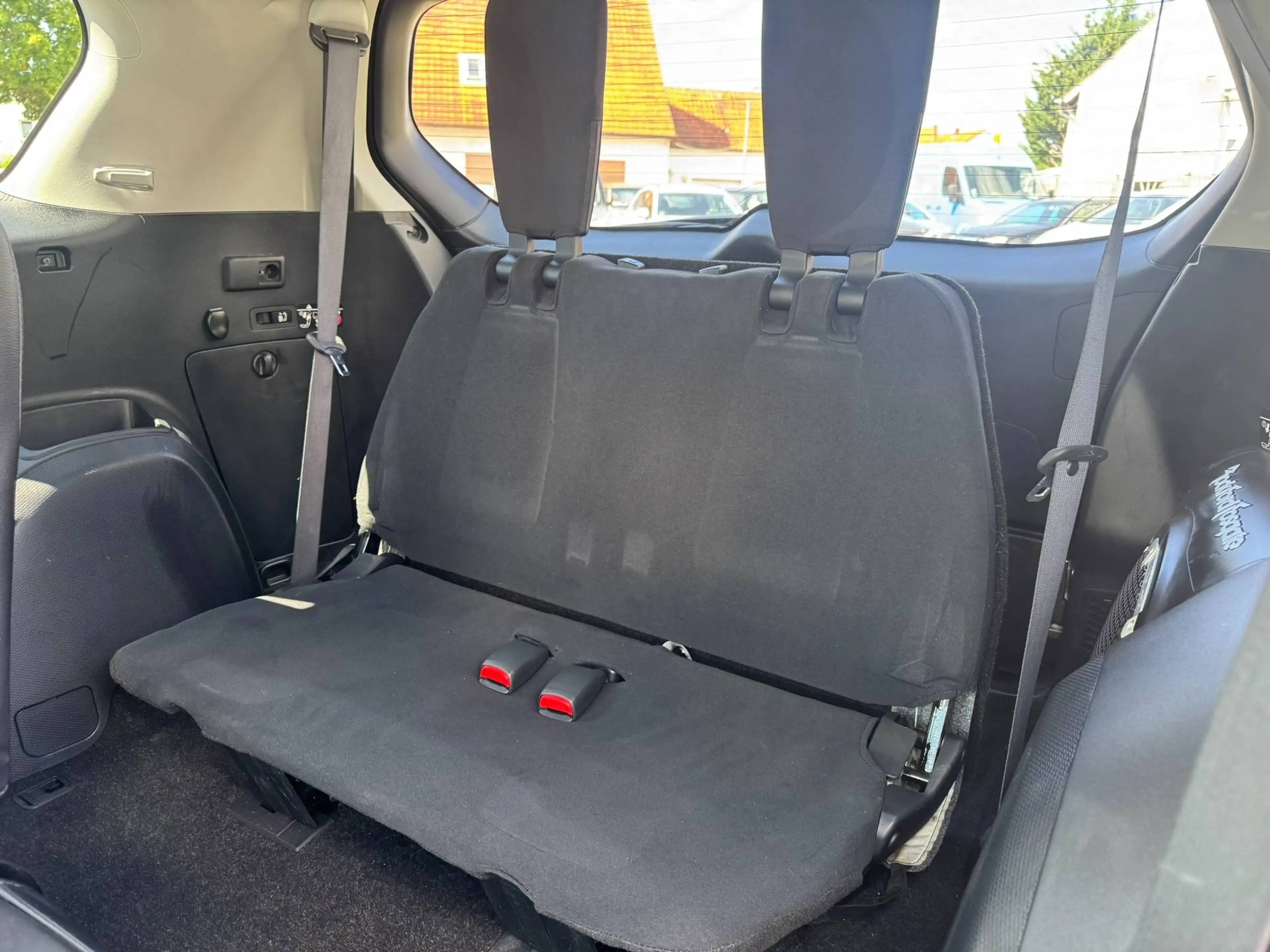 Mitsubishi Outlander Outlander Instyle 4WD*AHK*7Sitzer*Kamera — photo 13