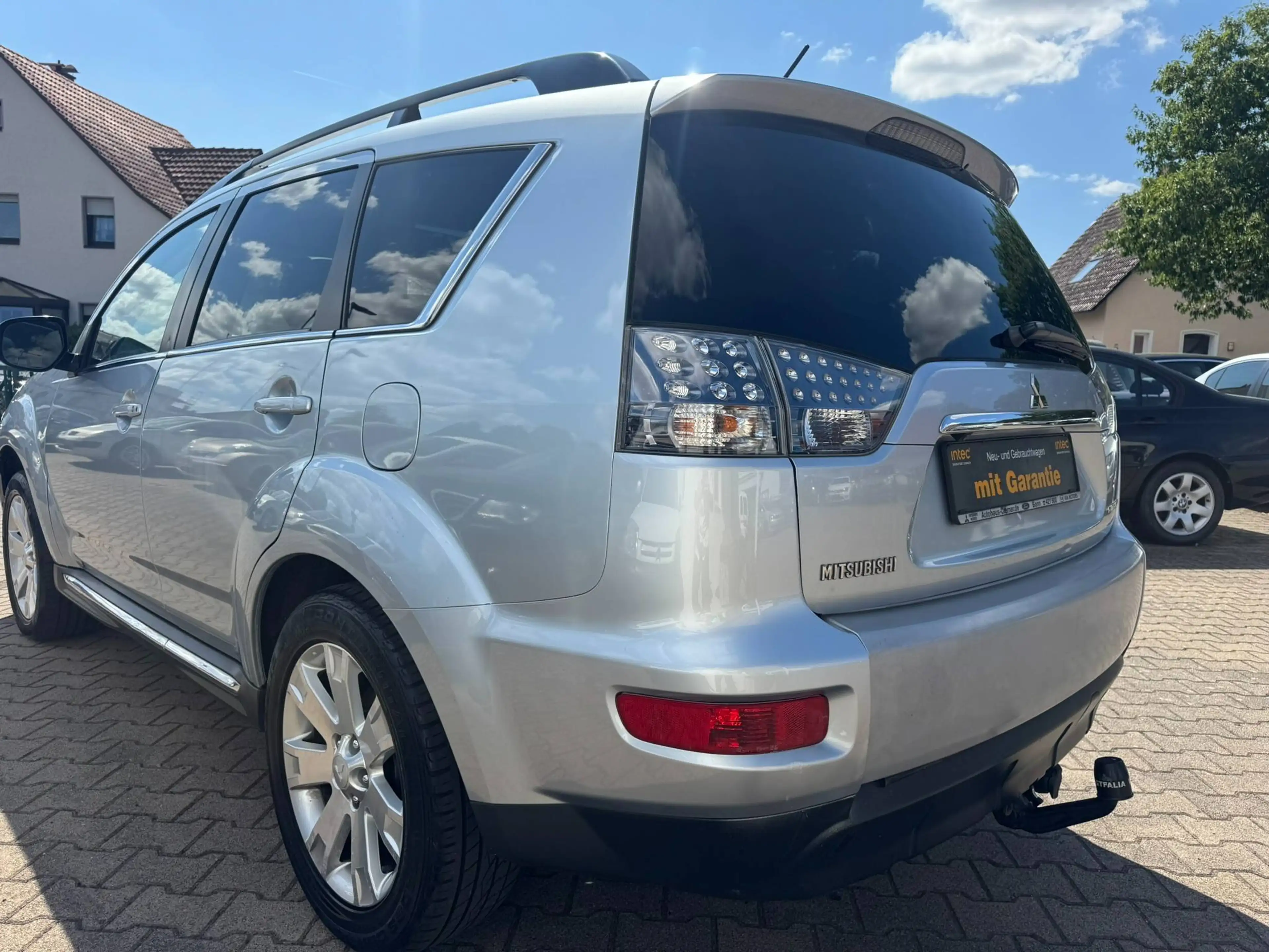 Mitsubishi Outlander Outlander Instyle 4WD*AHK*7Sitzer*Kamera — photo 9
