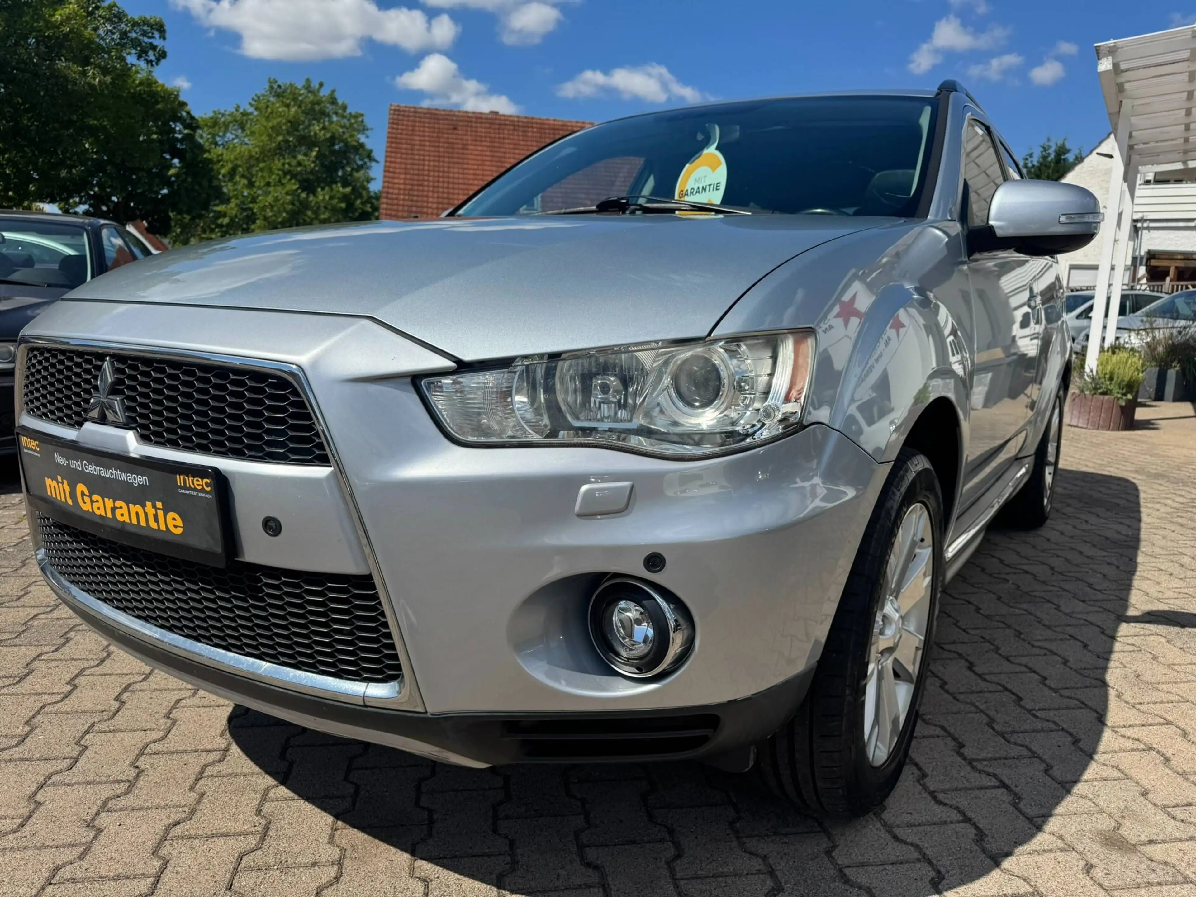 Mitsubishi Outlander Outlander Instyle 4WD*AHK*7Sitzer*Kamera — photo 5