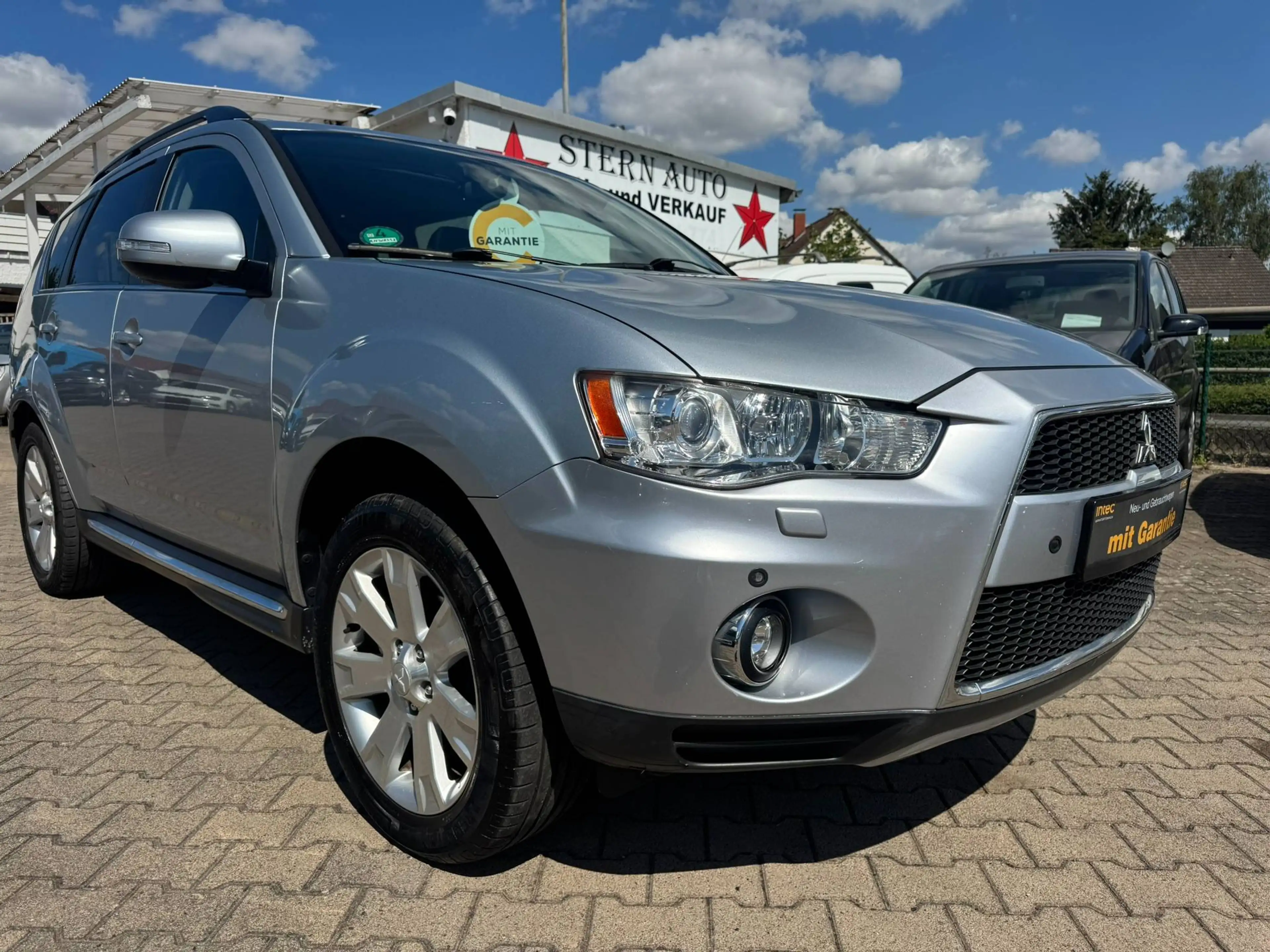 Mitsubishi Outlander Outlander Instyle 4WD*AHK*7Sitzer*Kamera — photo 4
