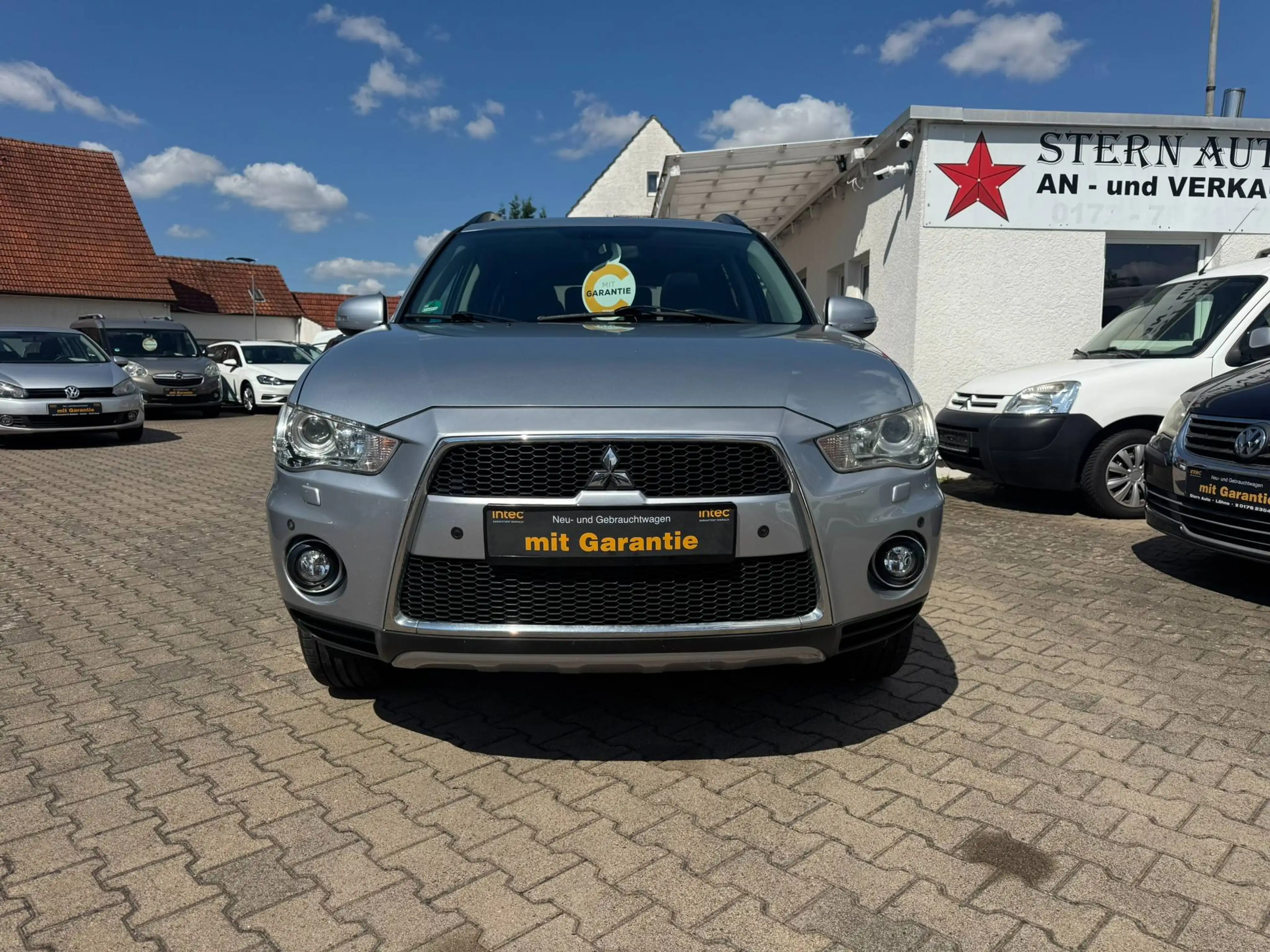 Mitsubishi Outlander Outlander Instyle 4WD*AHK*7Sitzer*Kamera — photo 2