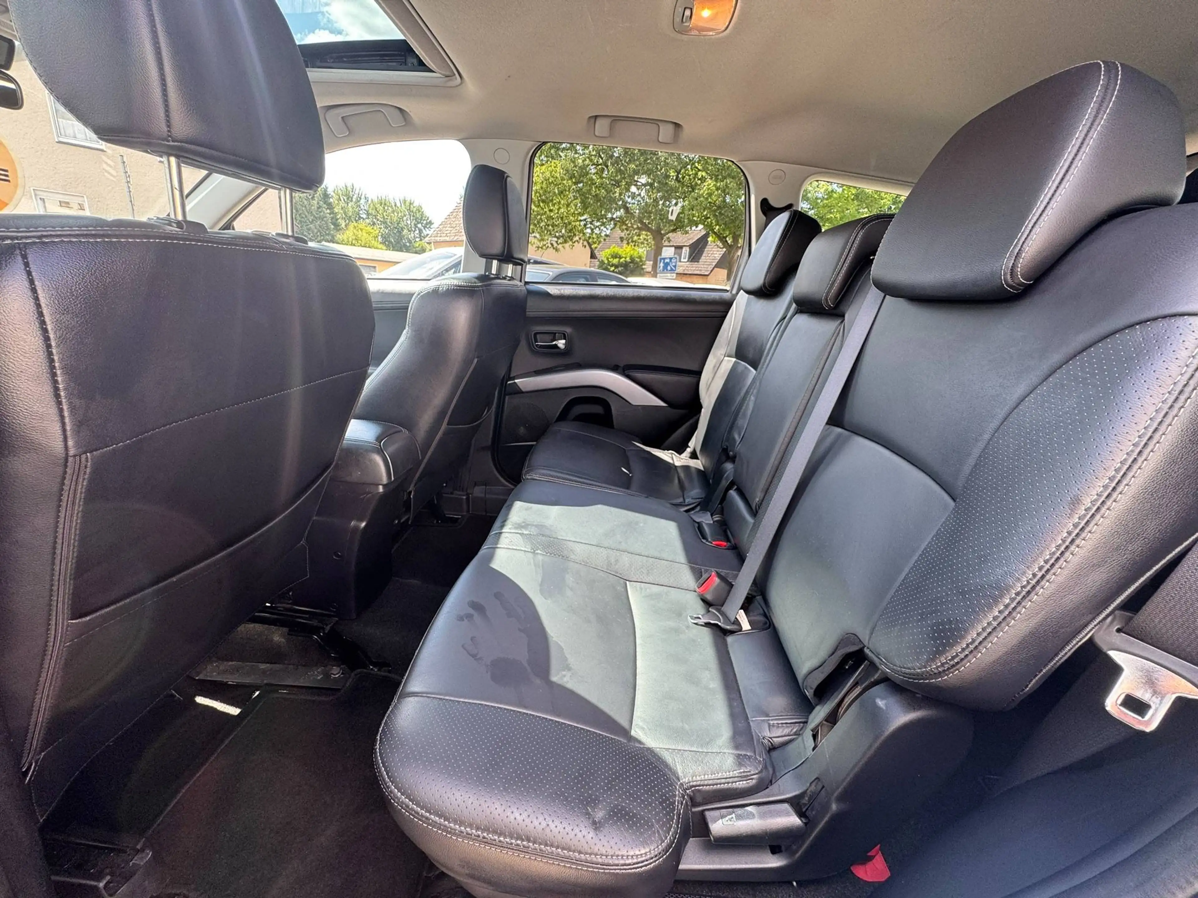 Mitsubishi Outlander Outlander Instyle 4WD*AHK*7Sitzer*Kamera — photo 12