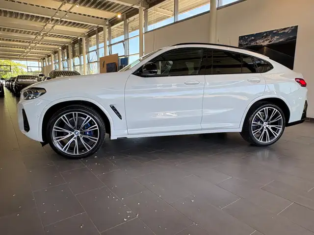 BMW X4 view 4