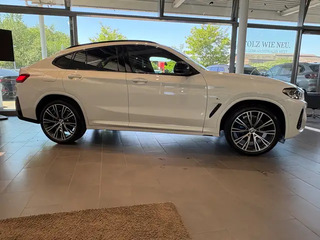 BMW X4 view 8