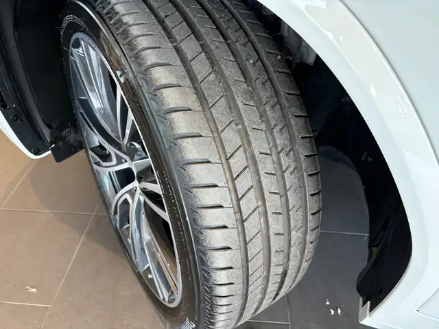 BMW X4 view 3