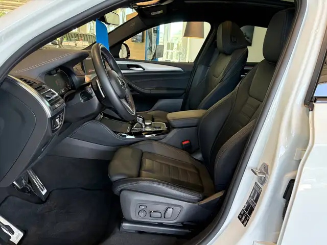 BMW X4 view 11