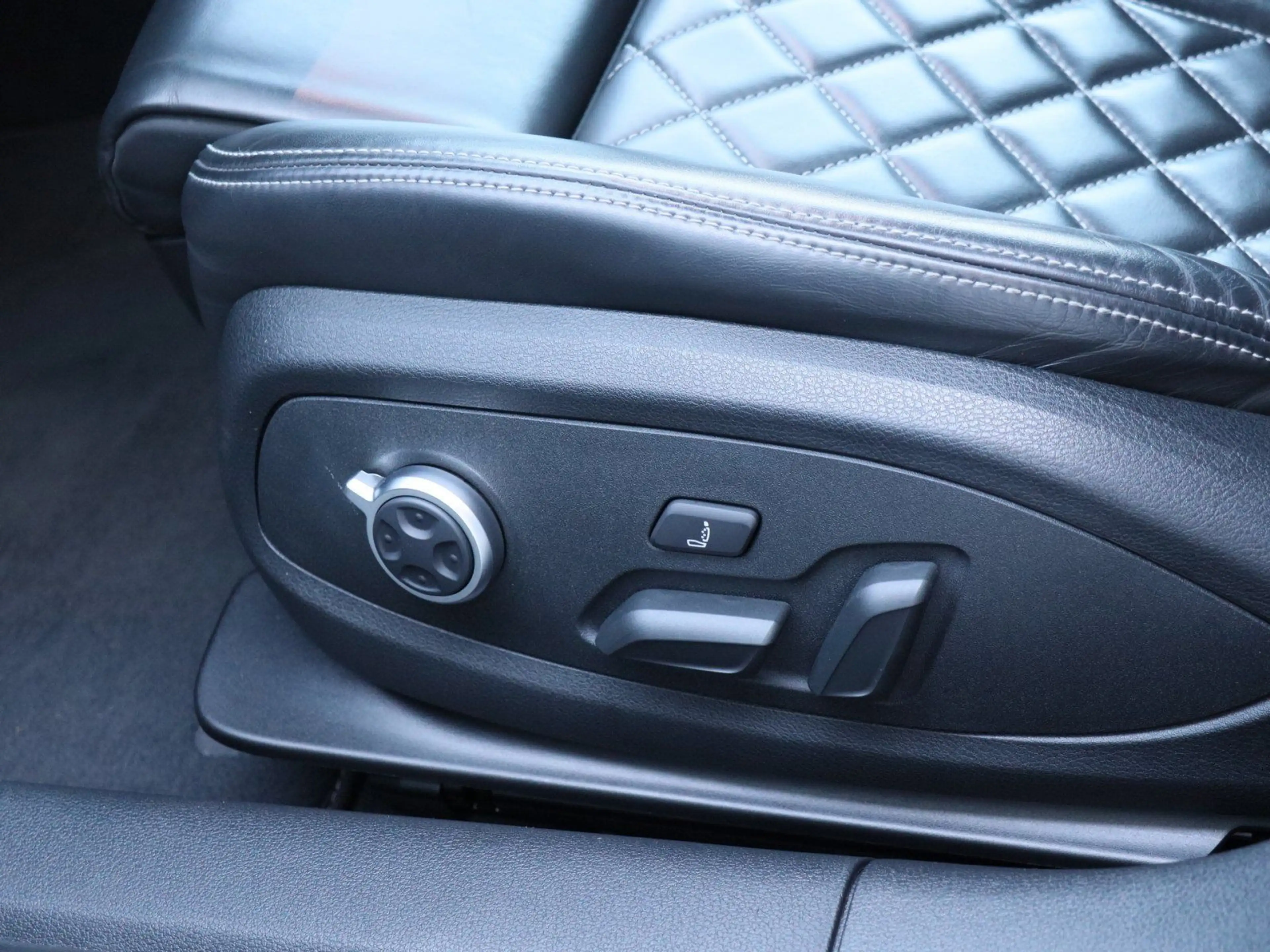 Audi S4 3.0 TDI Pano AHK B&O Matrix Leder — photo 13
