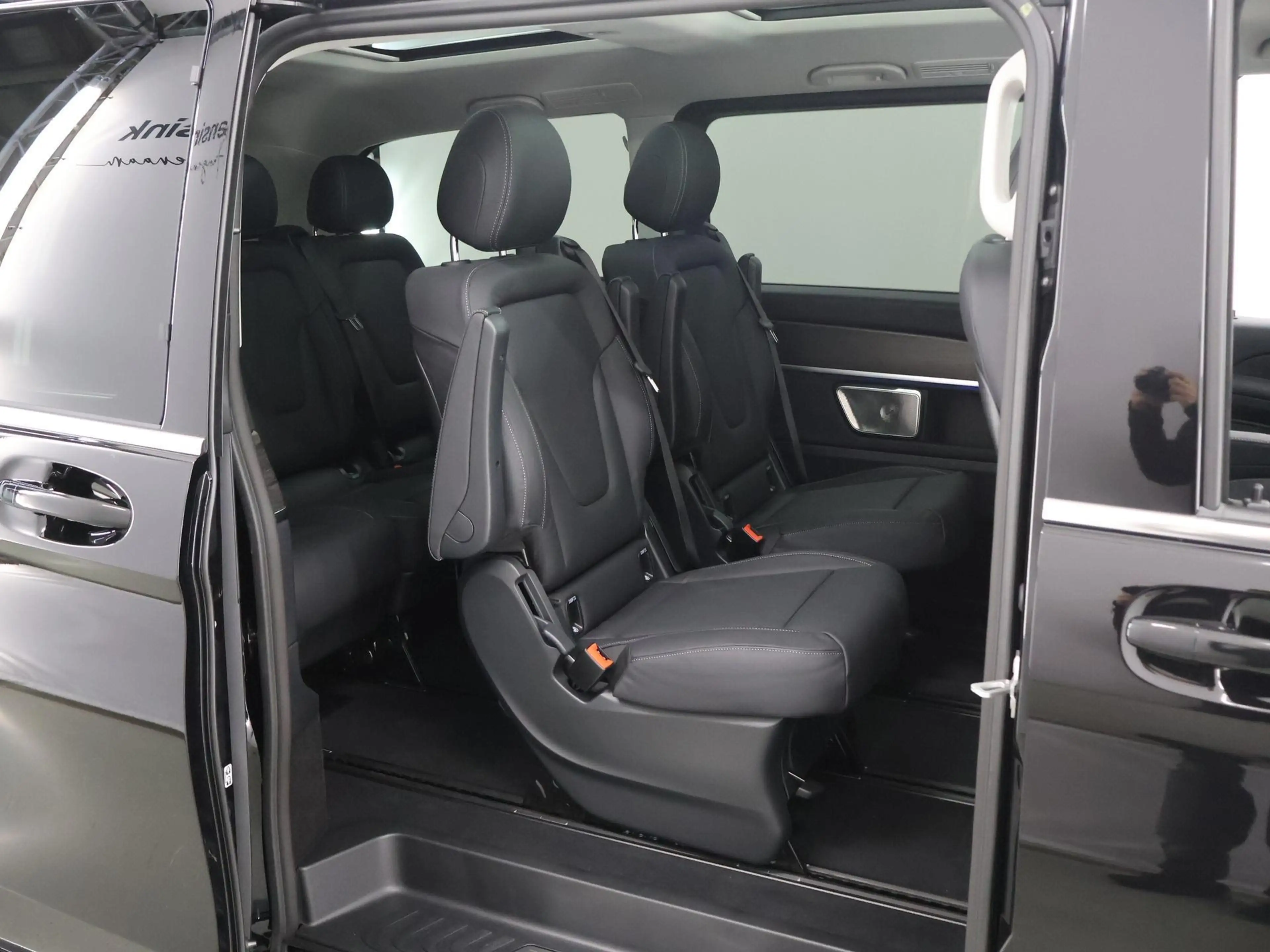 Mercedes-Benz EQV 300 L2 Avantgarde 90 kWh | Panoramadak | Burmester | E — photo 8