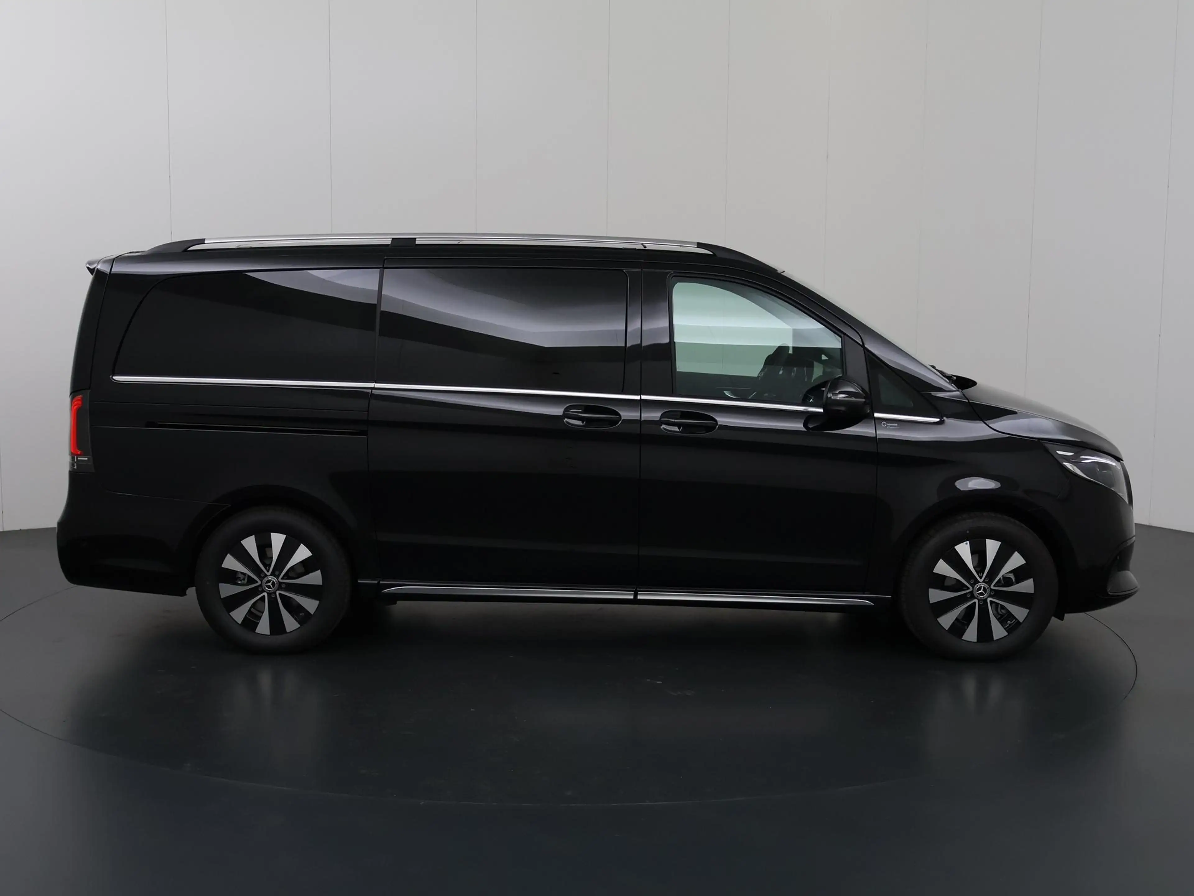 Mercedes-Benz EQV 300 L2 Avantgarde 90 kWh | Panoramadak | Burmester | E — photo 3