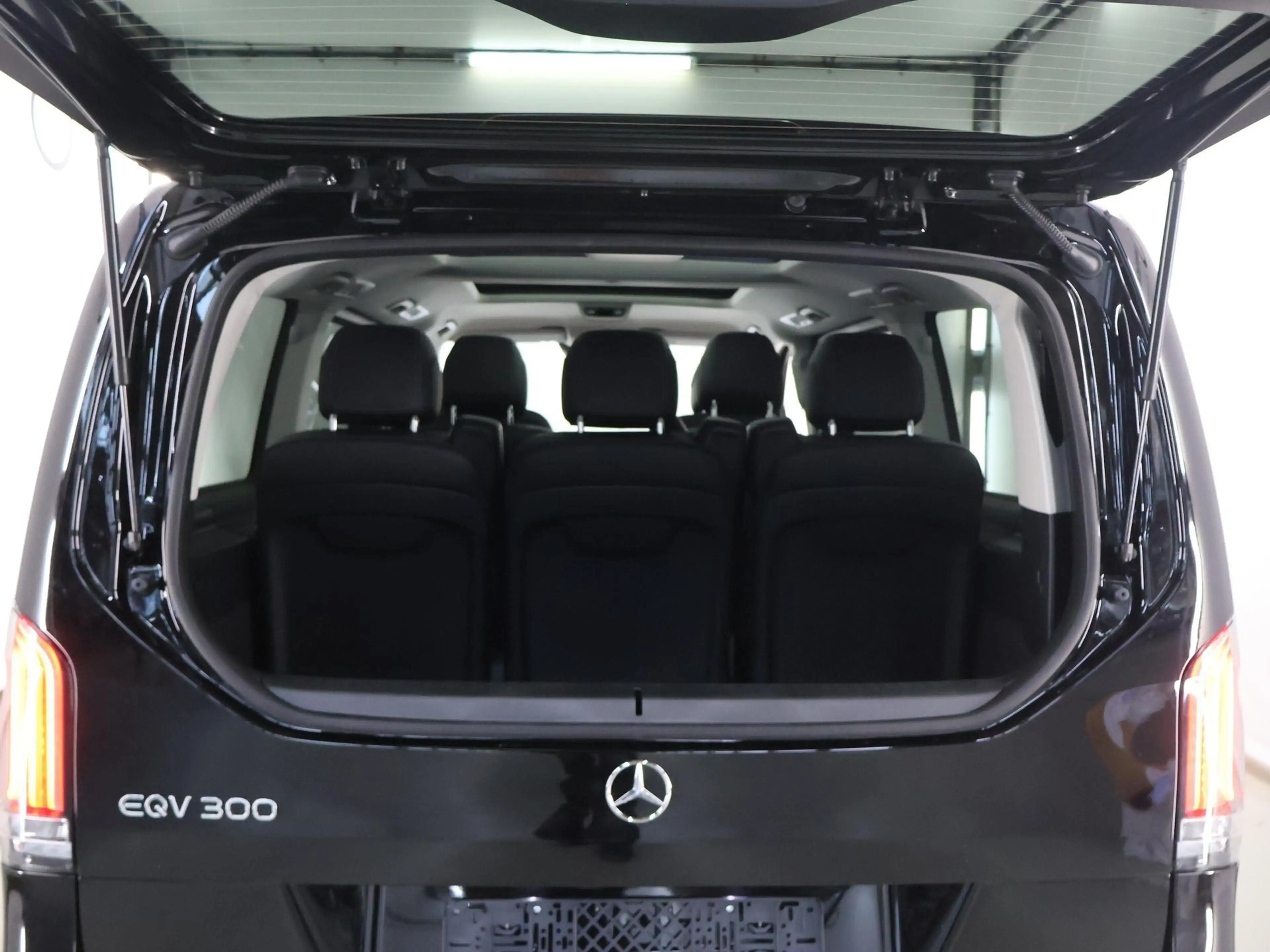 Mercedes-Benz EQV 300 L2 Avantgarde 90 kWh | Panoramadak | Burmester | E — photo 4