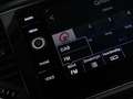 Volkswagen T-Roc 1.0 TSI 115 PK Style | Navigatie | Parkeersensoren Zwart - thumbnail 23