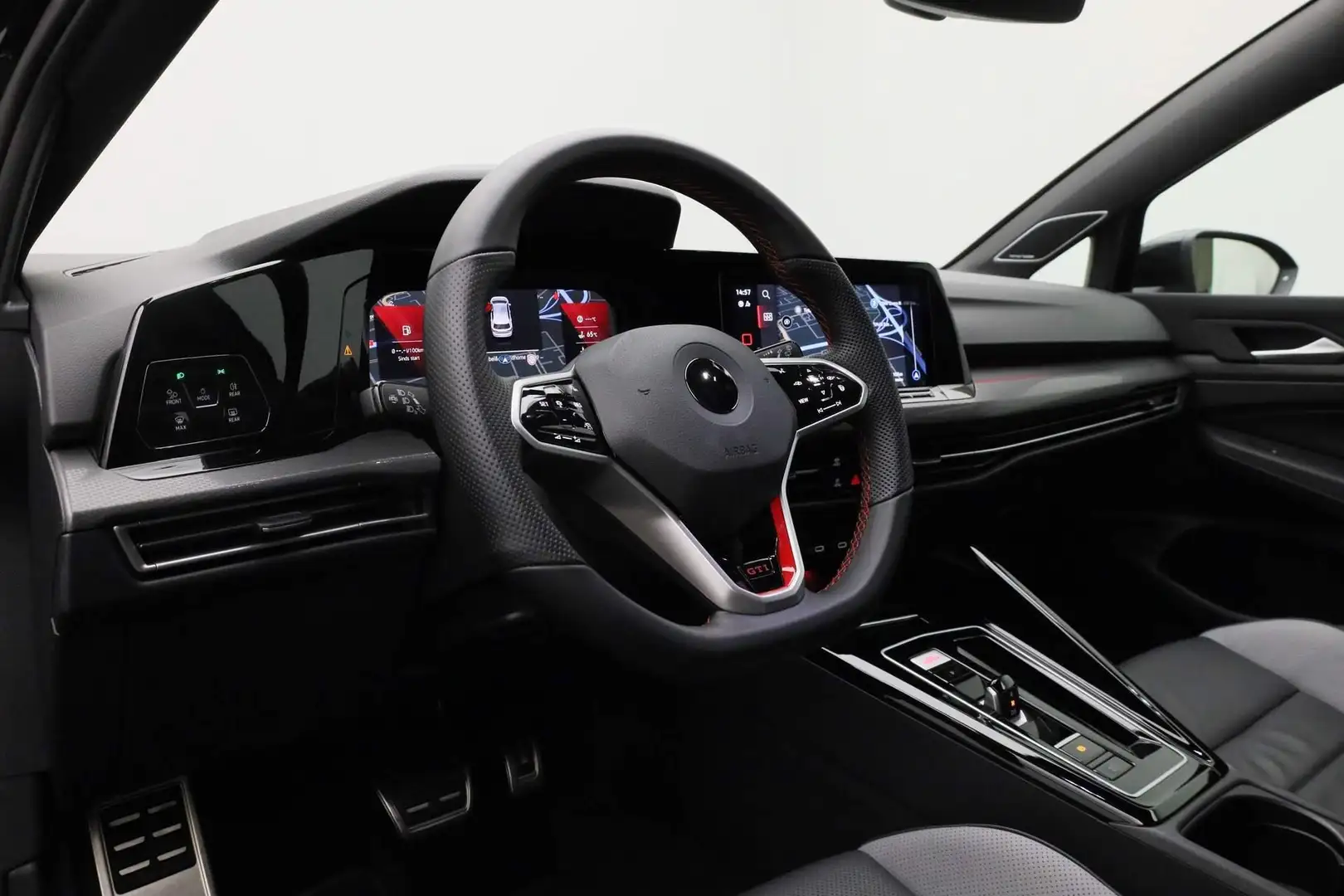 Volkswagen Golf 2.0 TSI 300 pk DSG GTI Clubsport | Panoramadak | A Zwart - 2