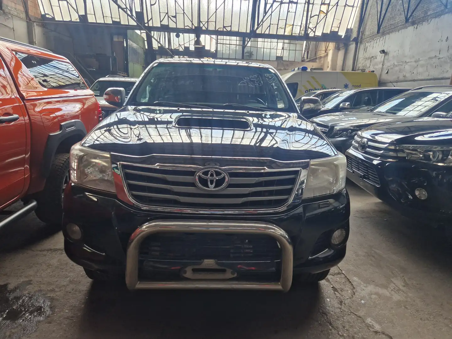 Toyota Hilux 3.0 D-4D 4WD SR - 2