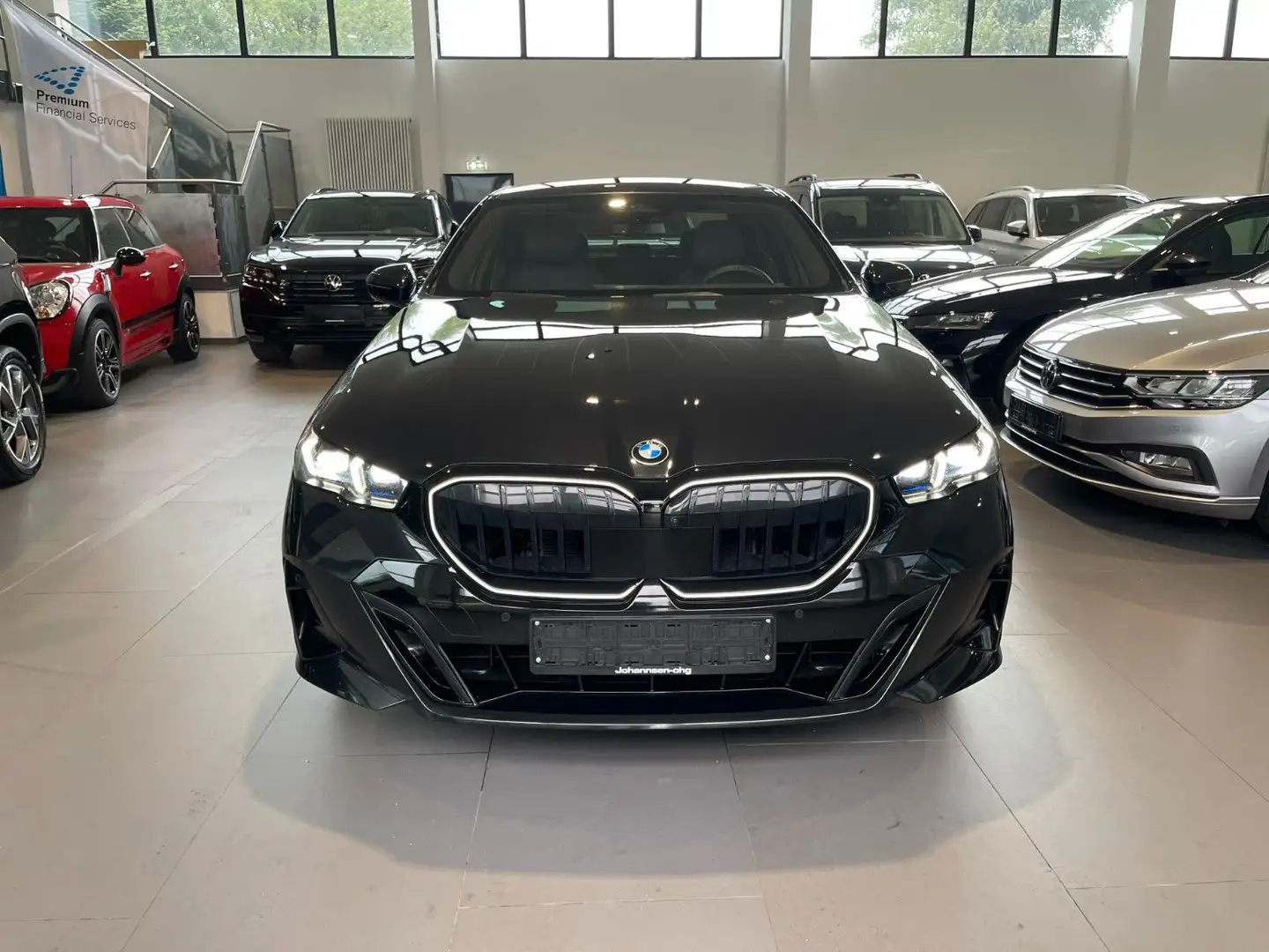 BMW 520 d M Sport Pro IconicGlow/Pano/HUD/AHK Schwarz - 2