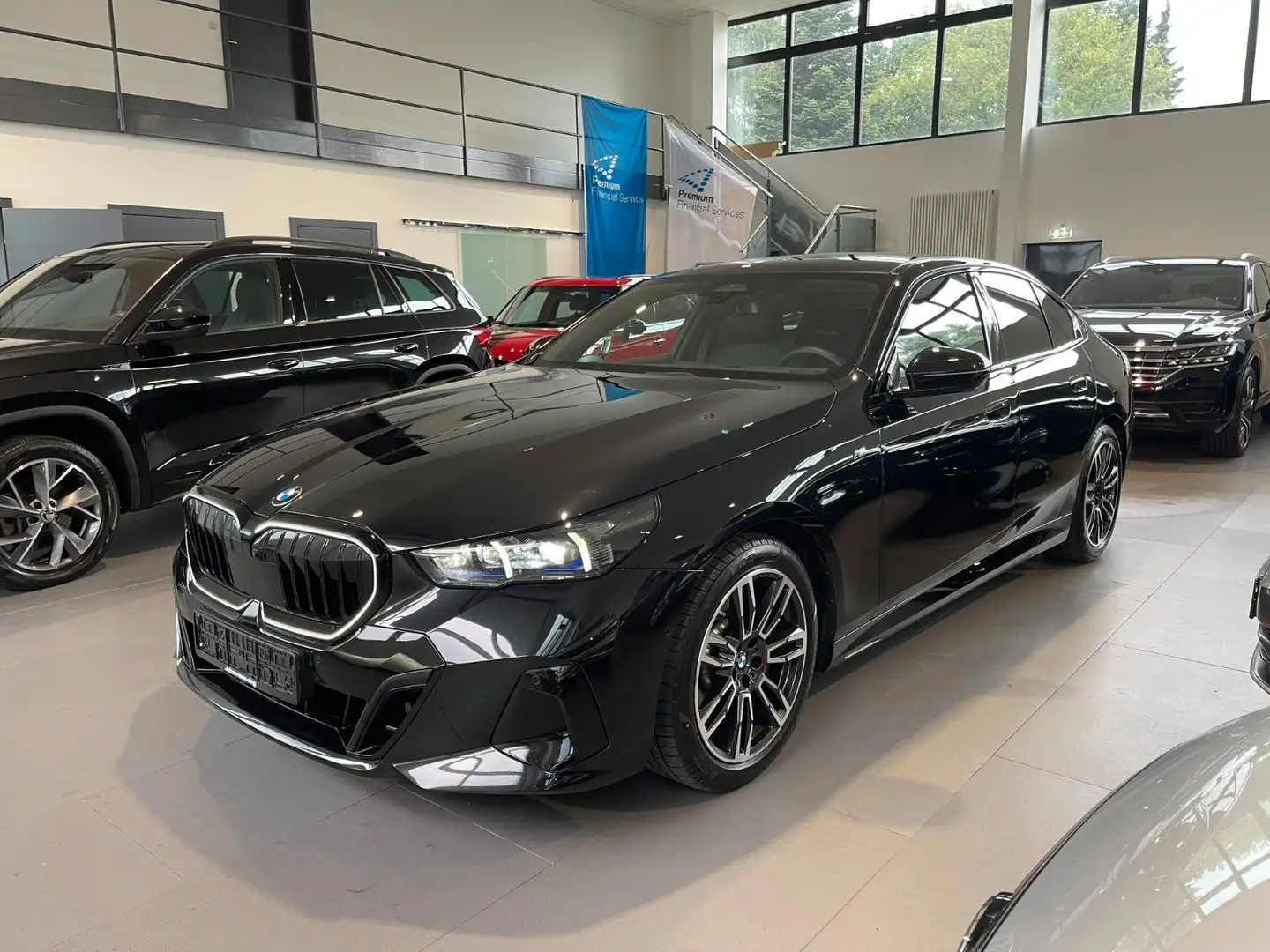 BMW 520 d M Sport Pro IconicGlow/Pano/HUD/AHK Schwarz - 1