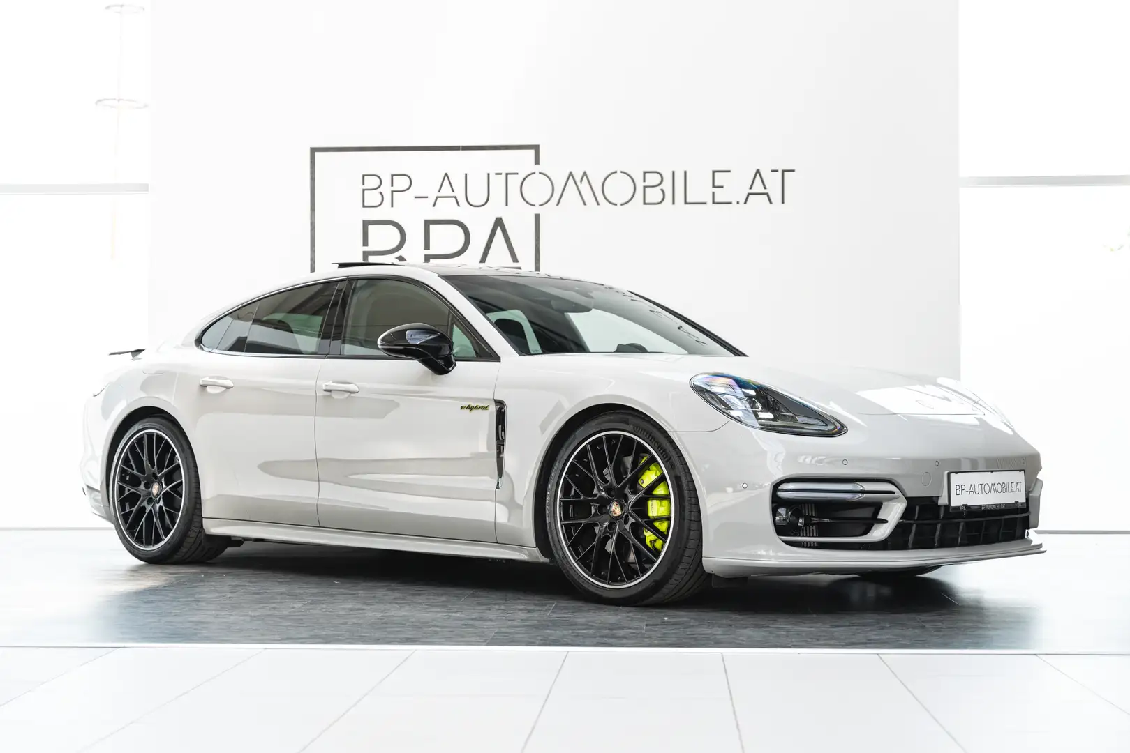 Porsche Panamera 4 E-Hybrid // Sport Design // Sport AGA // Grau - 2