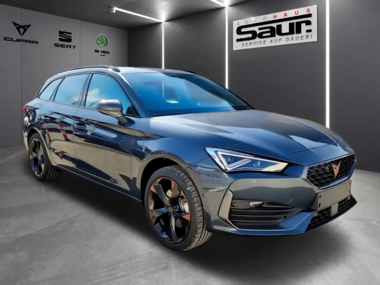 CUPRA Leon Sportstourer 1.5 eTSI LED KLIMA NAVI FULL-LINK SHZ Grijs - 2