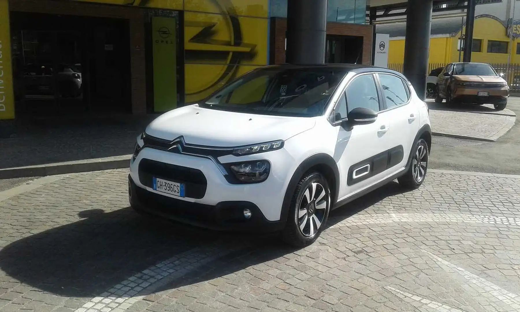 Citroen C3 CITROEN C3 PURE TECH SHINE PACK AT6 110CV Bianco - 2