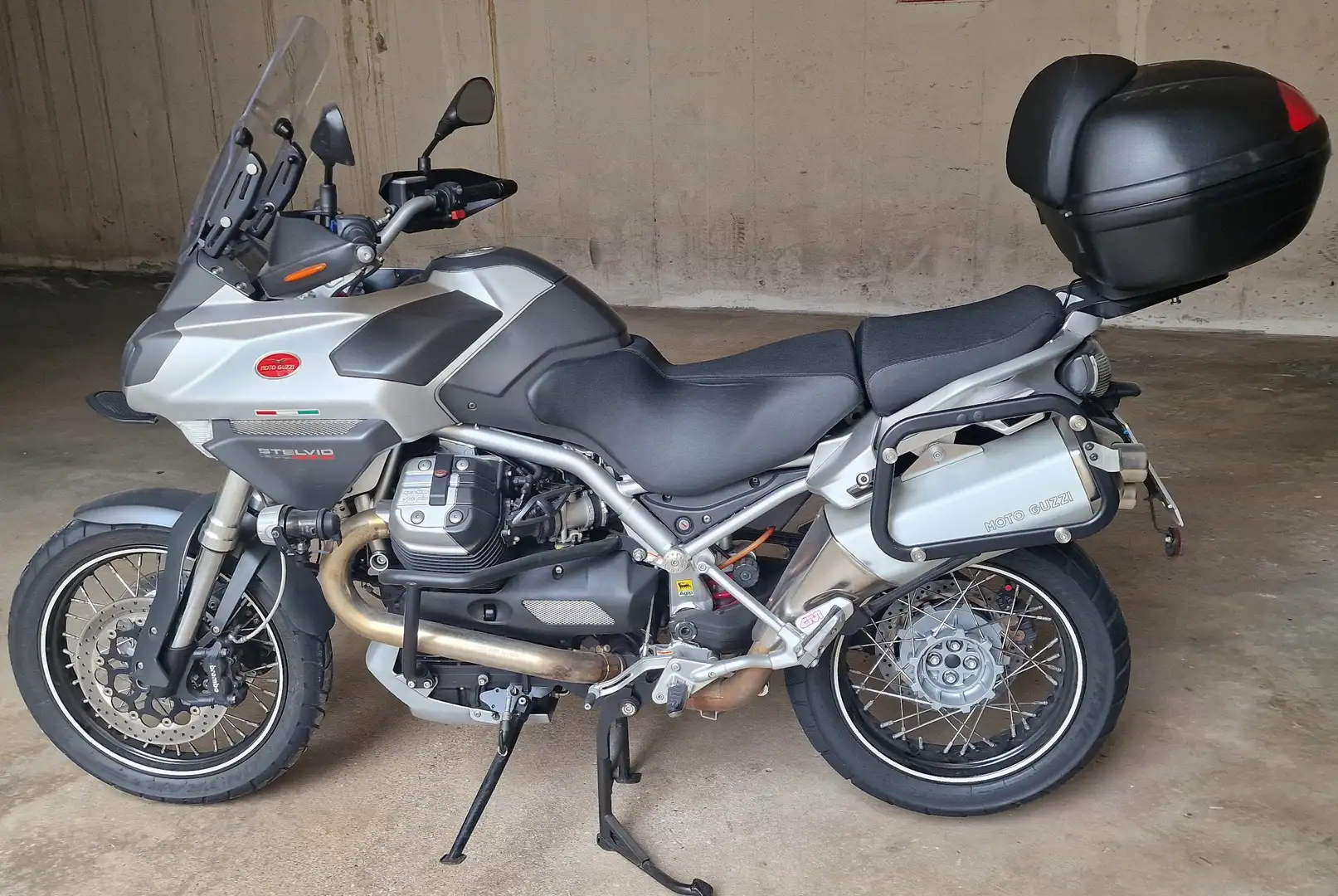 Moto Guzzi Stelvio 1200 NTX 4V ABS Srebrny - 1