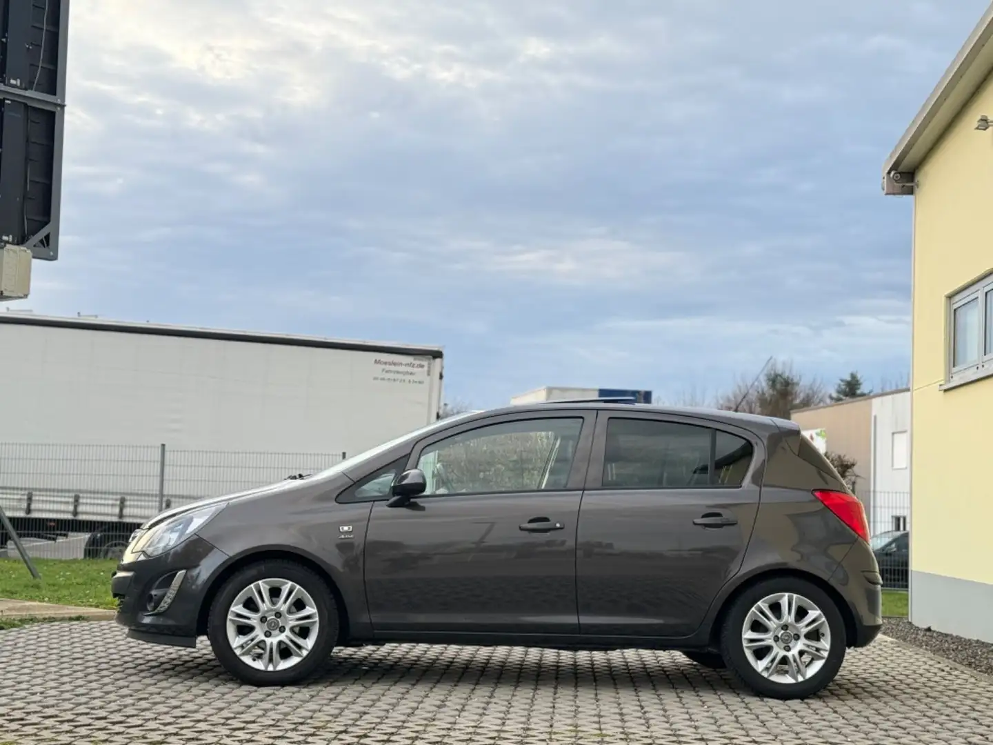 Opel Corsa D Active*KLIMAAUT*S-DACH*PDC*SHZ*AHK*TÜV* Grau - 2