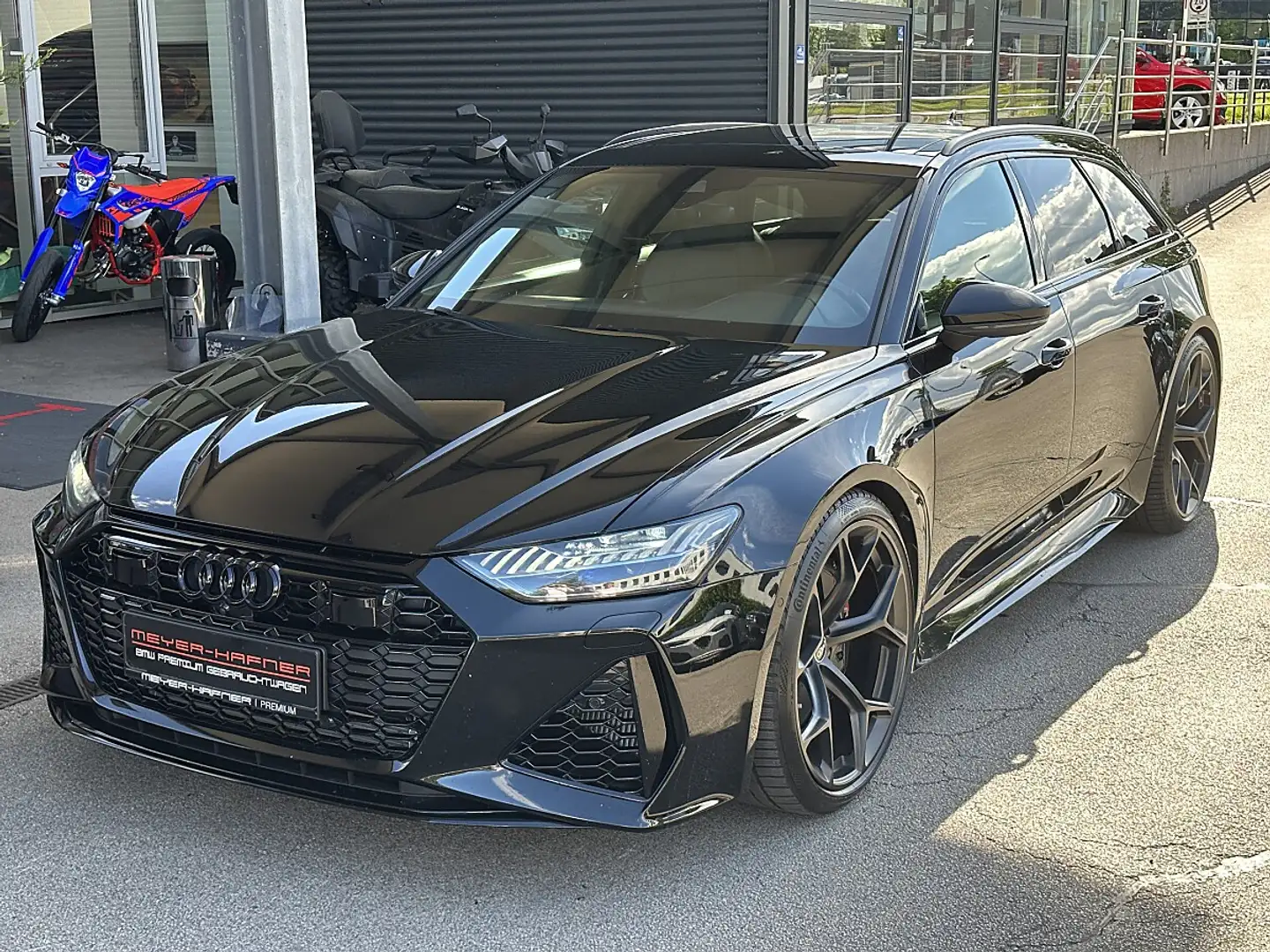 Audi RS6 Avant 4,0 TFSI quattro S-tronic Schwarz - 1