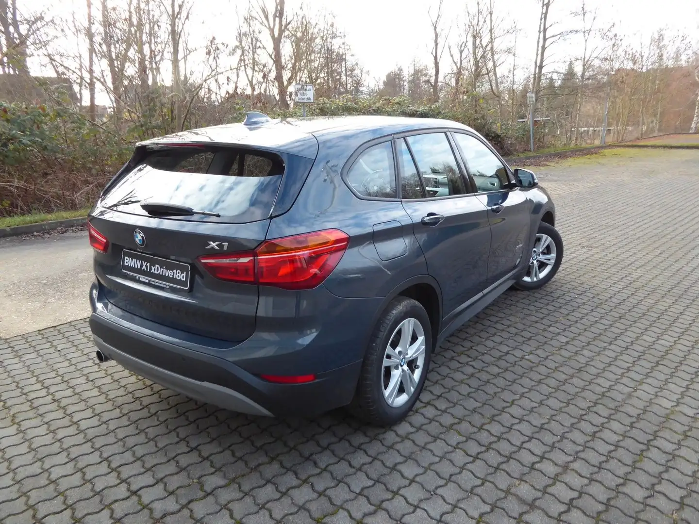 BMW X1 xDrive18d AHB PDC Navi LDS MFL CD USB HDC EU6 Grau - 2