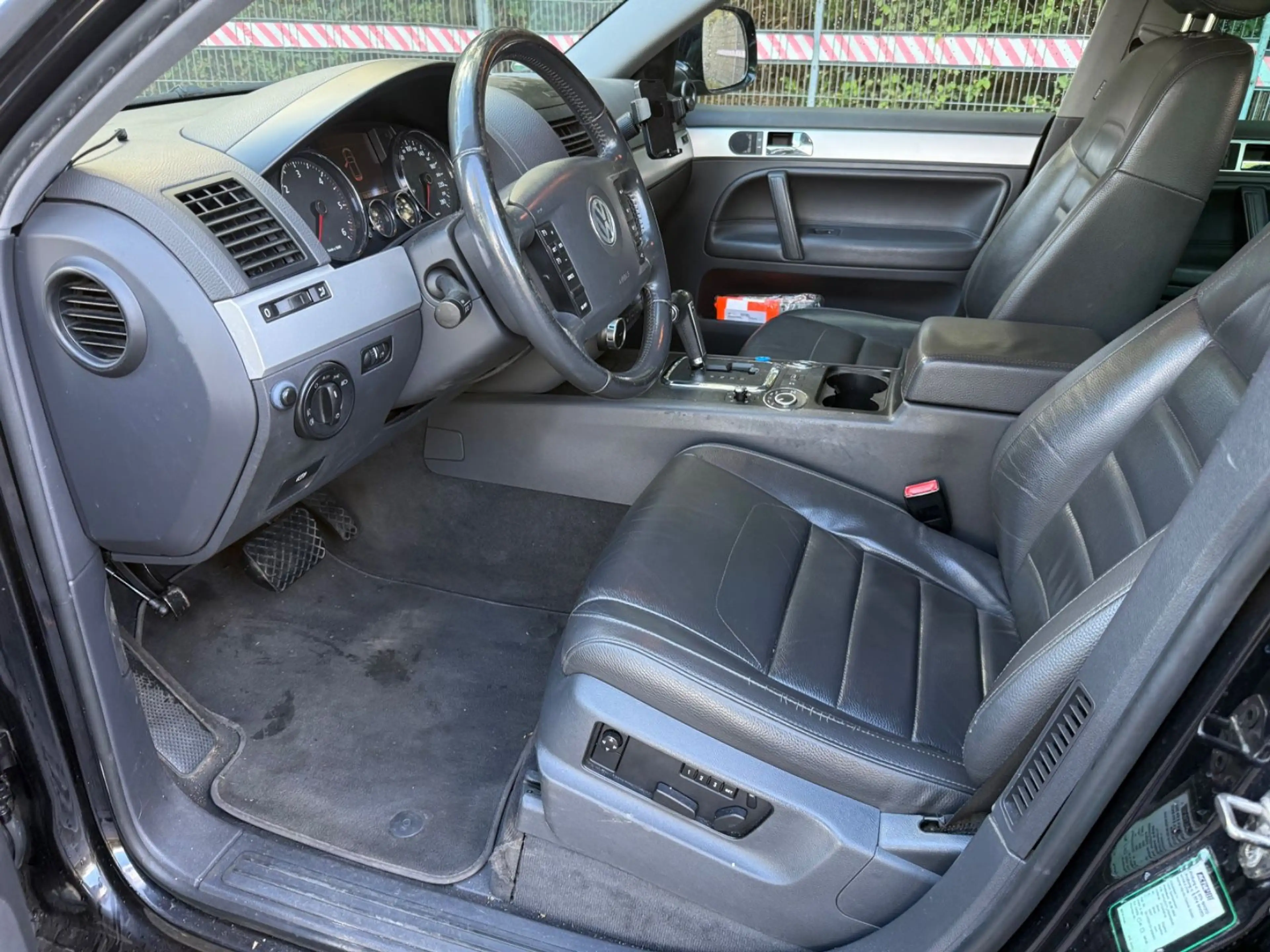 Volkswagen Touareg 3.0 V6 TDI DPF Individual — photo 3