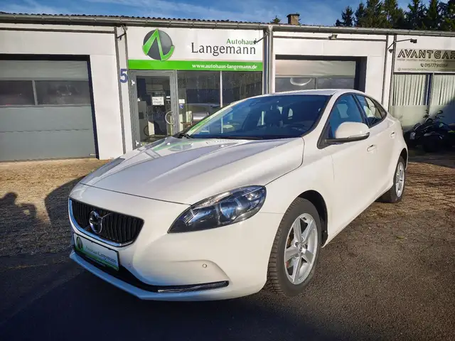 Volvo V40 Kinetic 2.0 TDI NAVI SITZHEIZUNG PDC+KAMERA