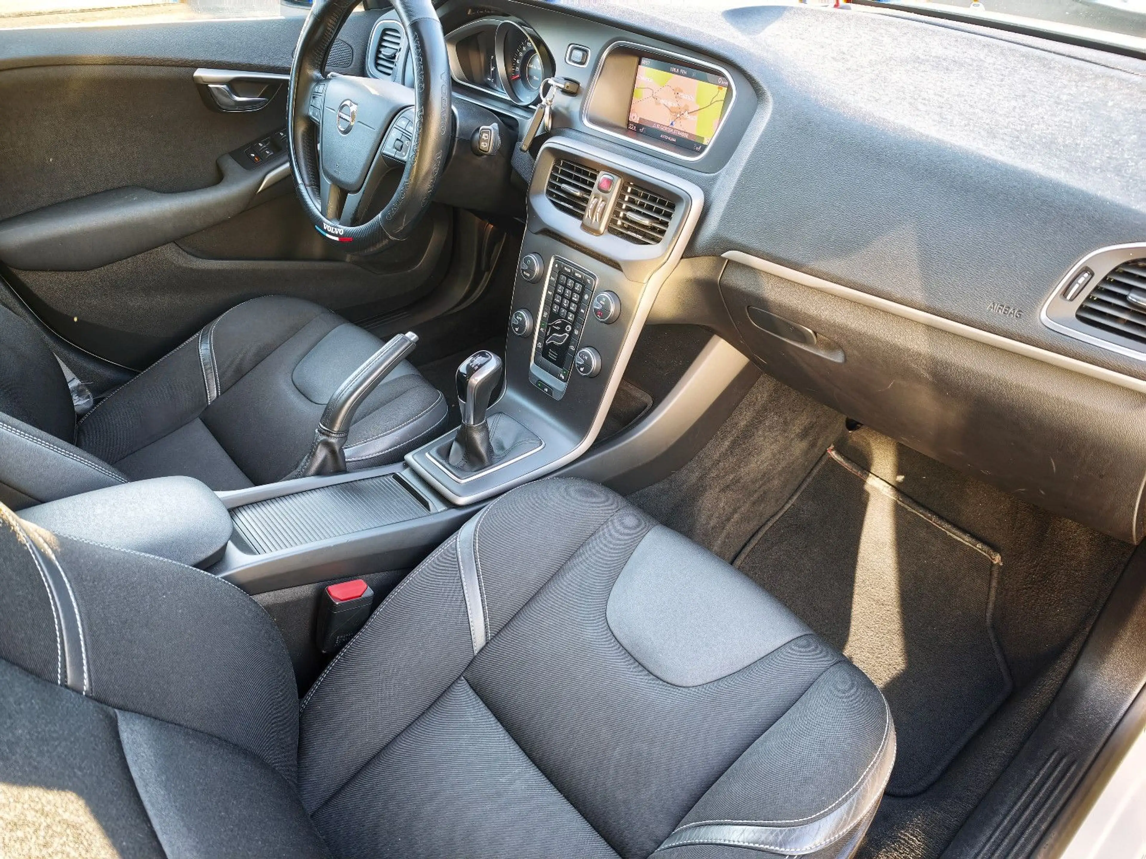 Volvo V40 Kinetic 2.0 TDI NAVI SITZHEIZUNG PDC+KAMERA — photo 13