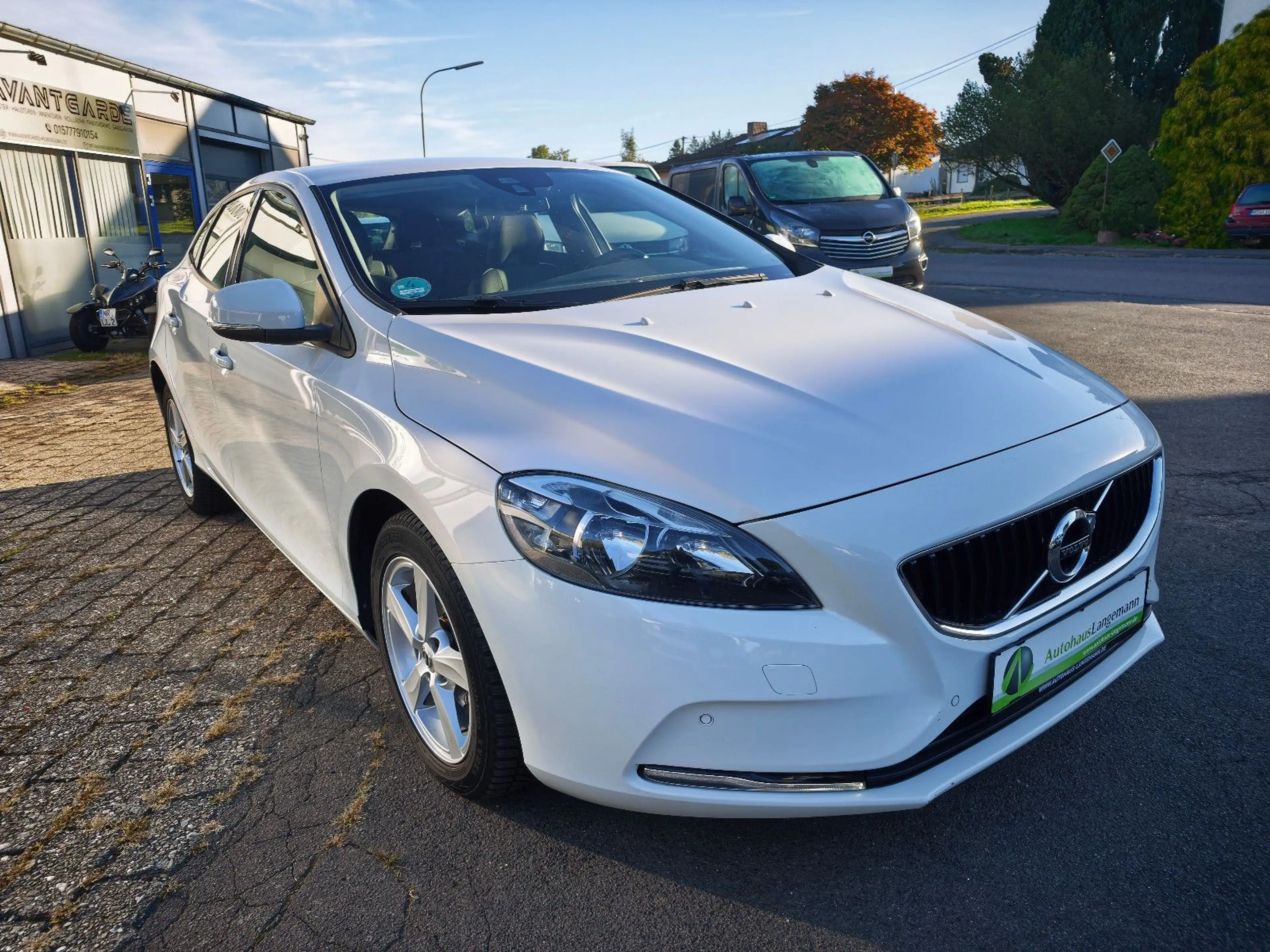 Volvo V40 Kinetic 2.0 TDI NAVI SITZHEIZUNG PDC+KAMERA — photo 4