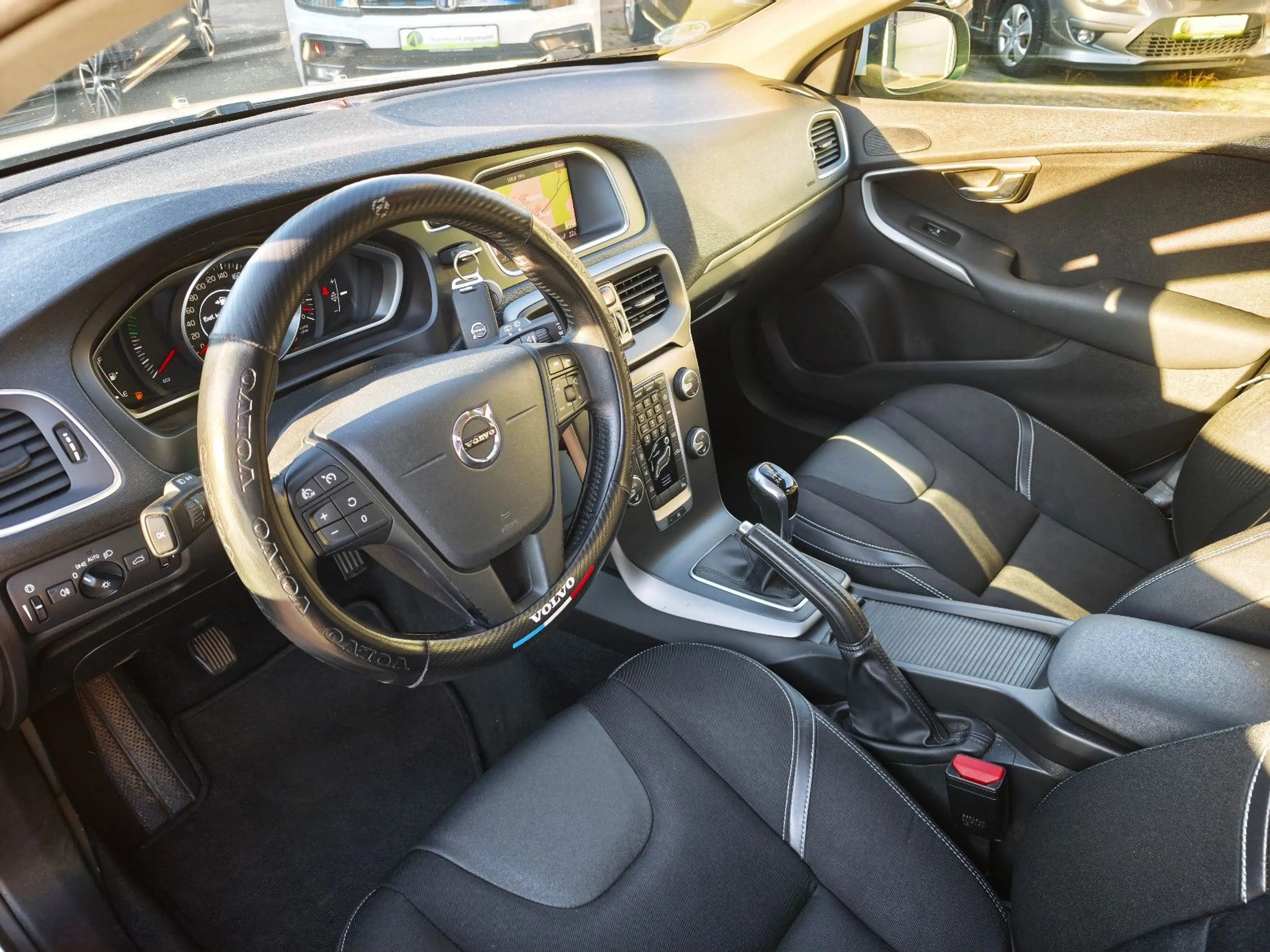 Volvo V40 Kinetic 2.0 TDI NAVI SITZHEIZUNG PDC+KAMERA — photo 11