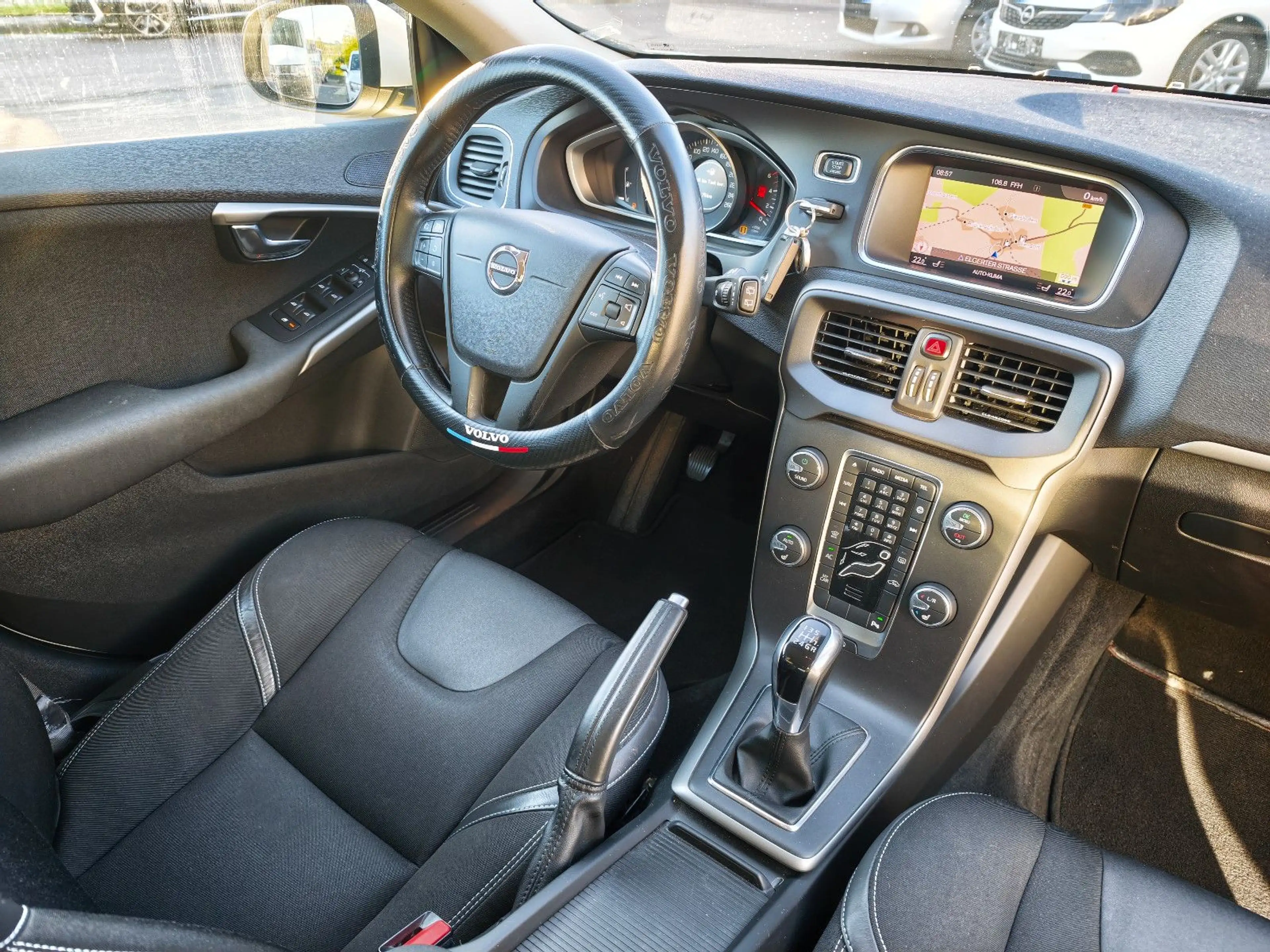 Volvo V40 Kinetic 2.0 TDI NAVI SITZHEIZUNG PDC+KAMERA — photo 14