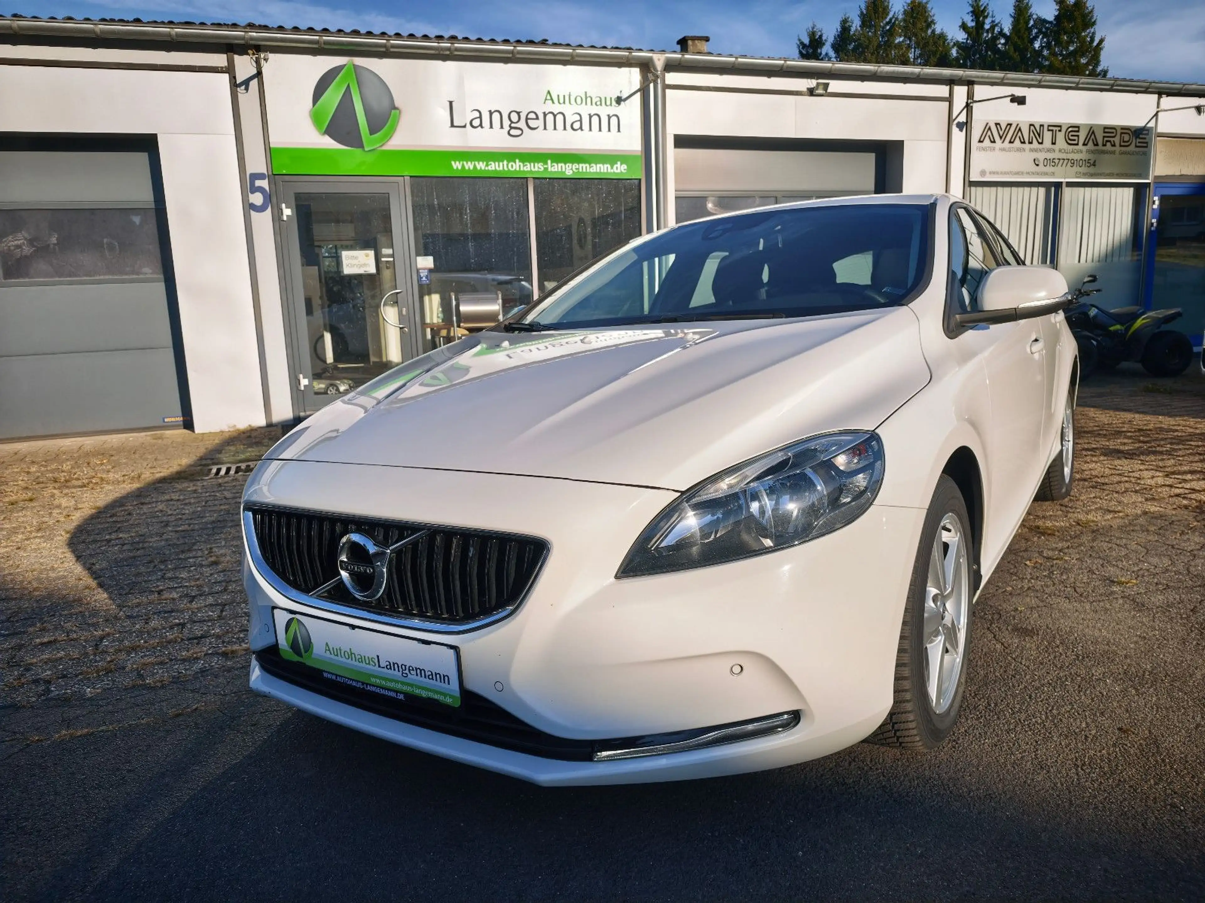 Volvo V40 Kinetic 2.0 TDI NAVI SITZHEIZUNG PDC+KAMERA — photo 2