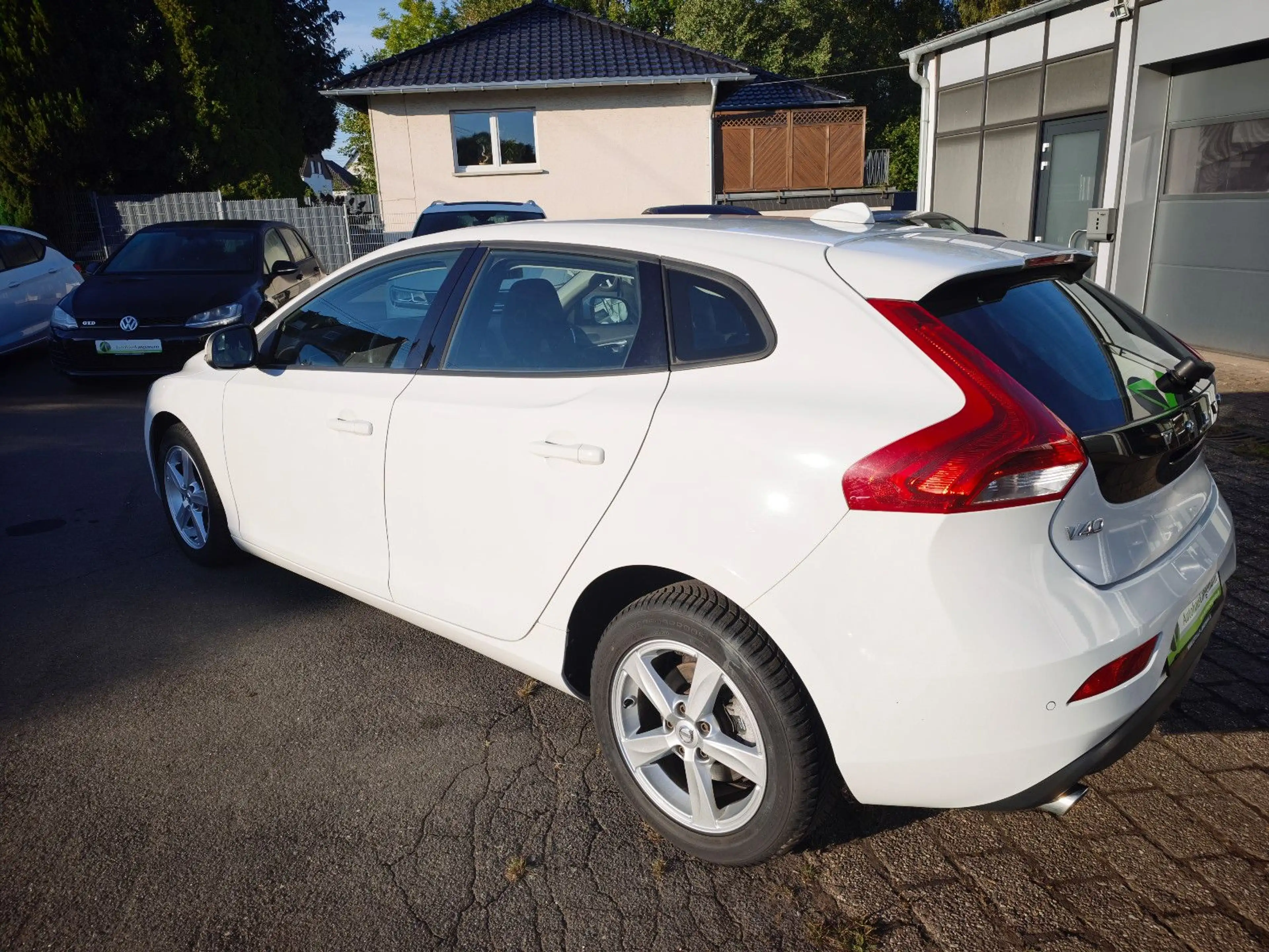 Volvo V40 Kinetic 2.0 TDI NAVI SITZHEIZUNG PDC+KAMERA — photo 9