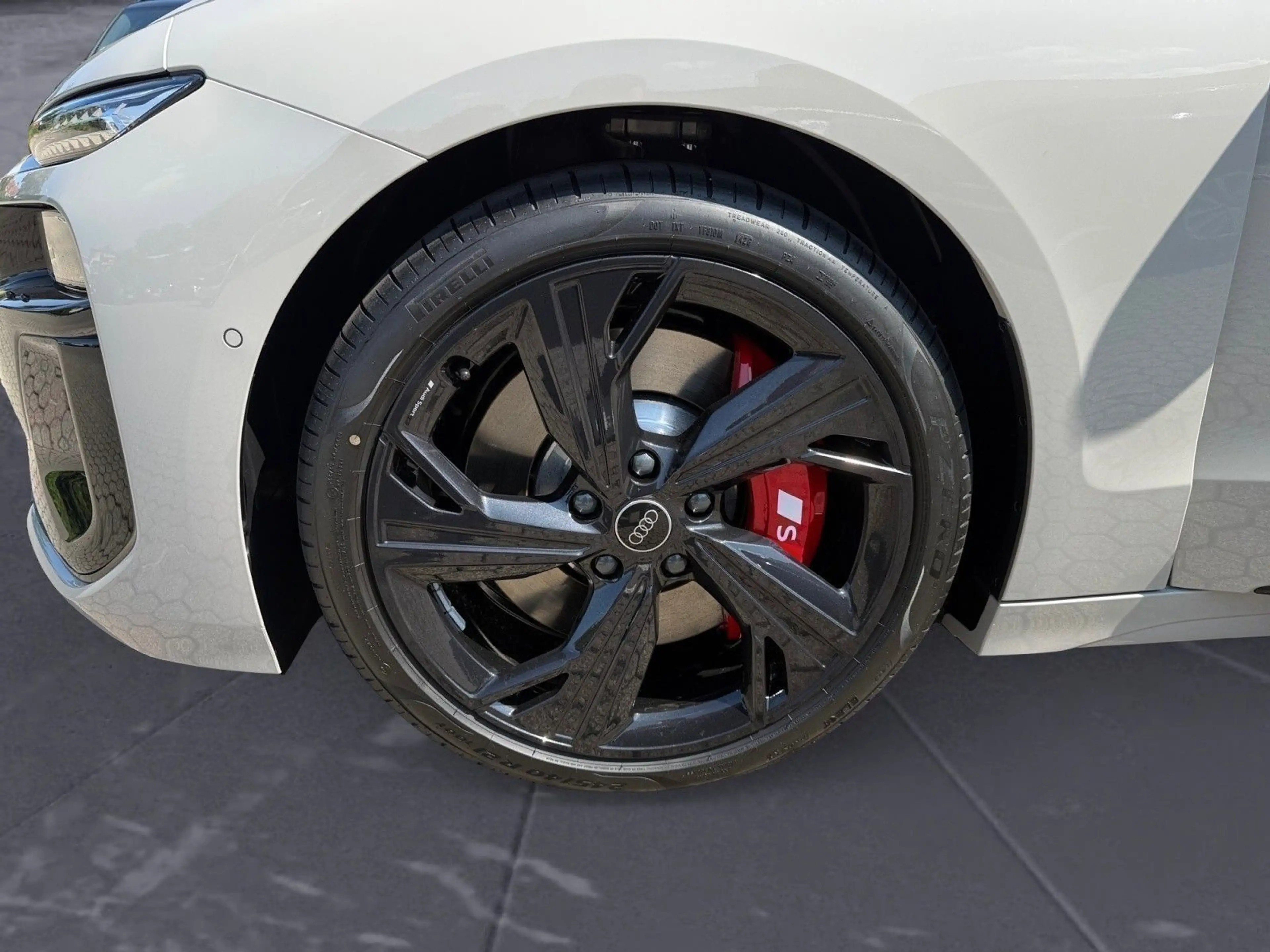 Audi S6 Sportback e-tron — photo 9