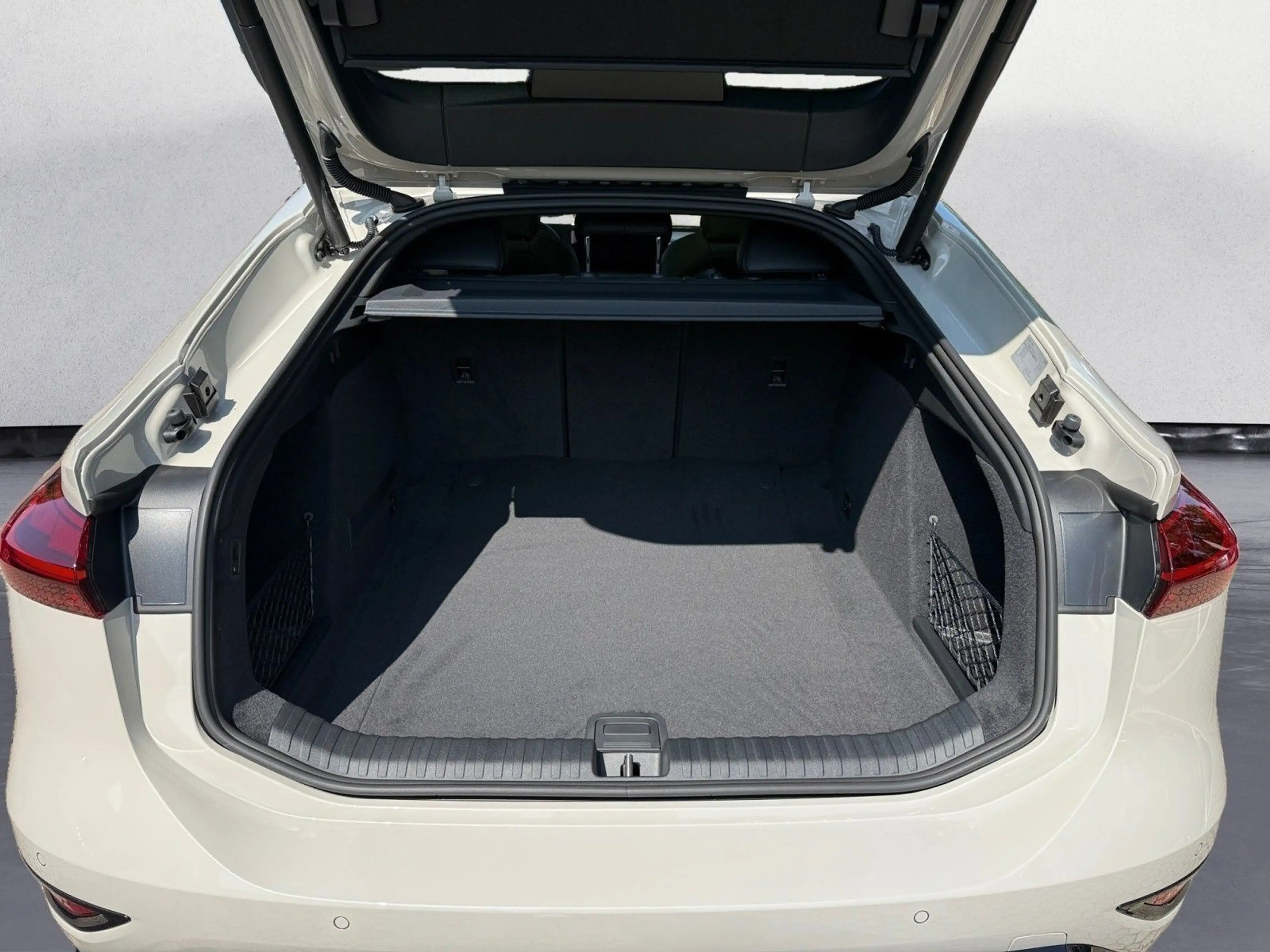 Audi S6 Sportback e-tron — photo 10