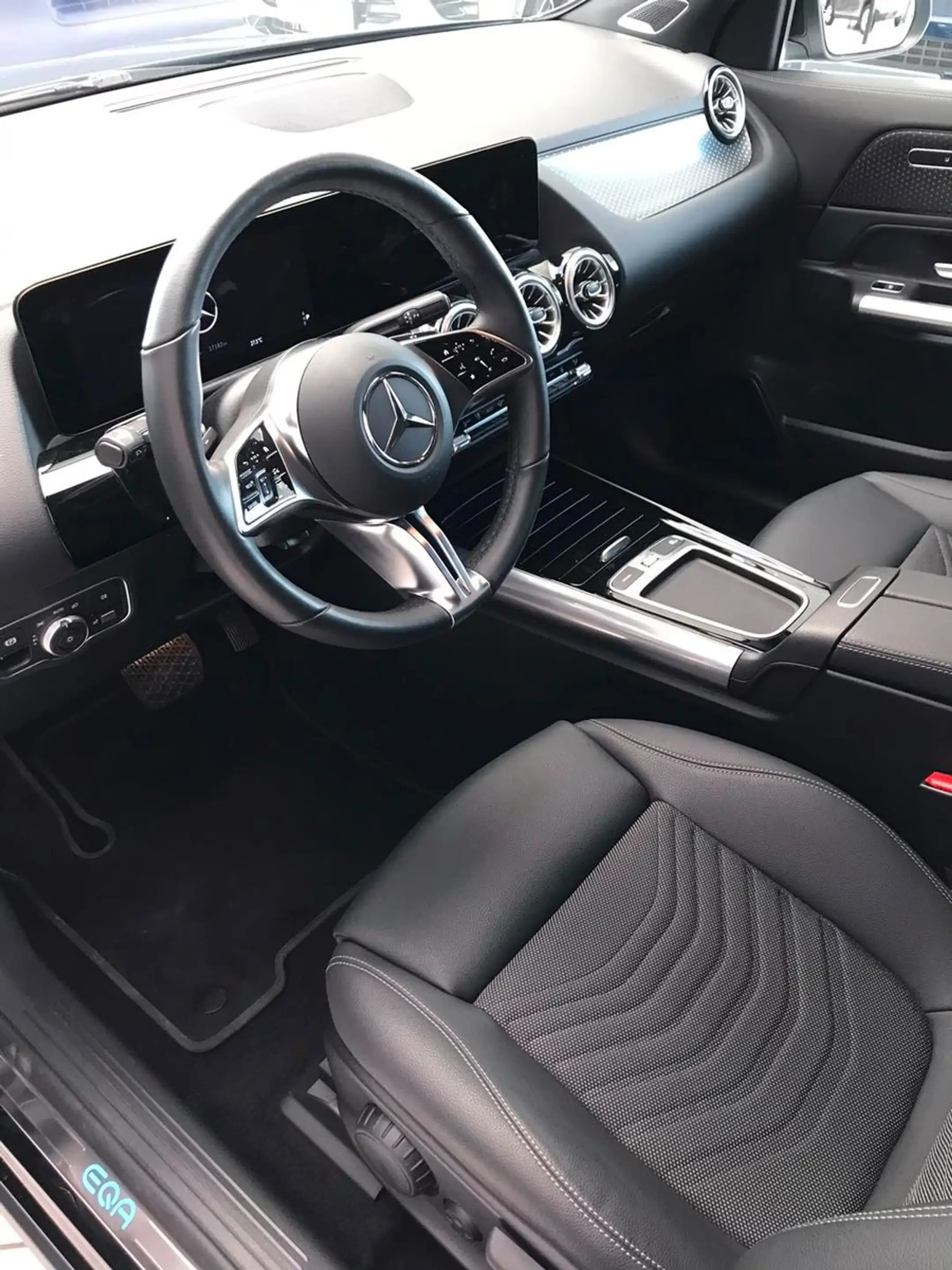 Mercedes-Benz EQA 250+ Progressive AHK Burmester Winterräder — photo 7