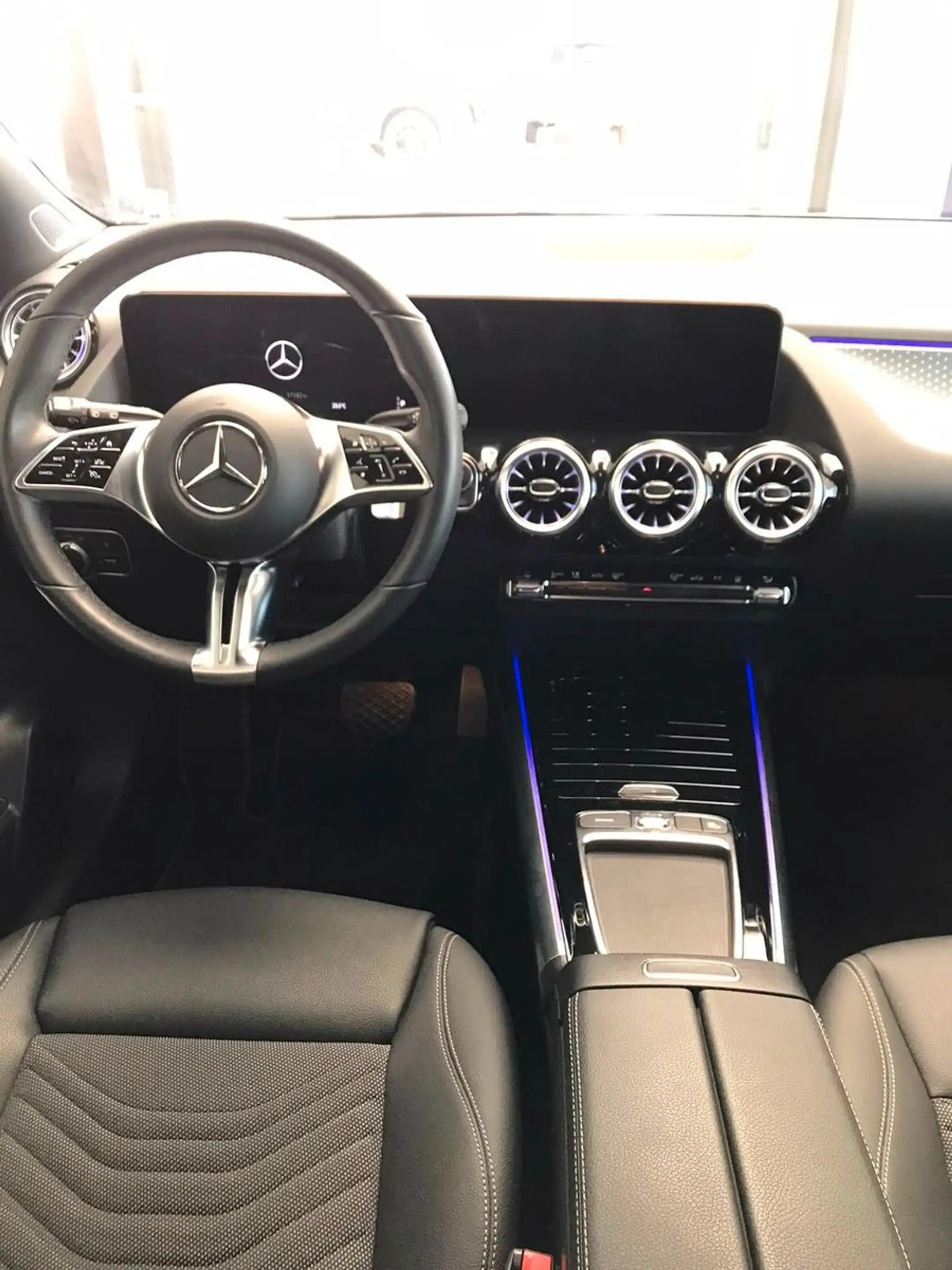 Mercedes-Benz EQA 250+ Progressive AHK Burmester Winterräder — photo 8