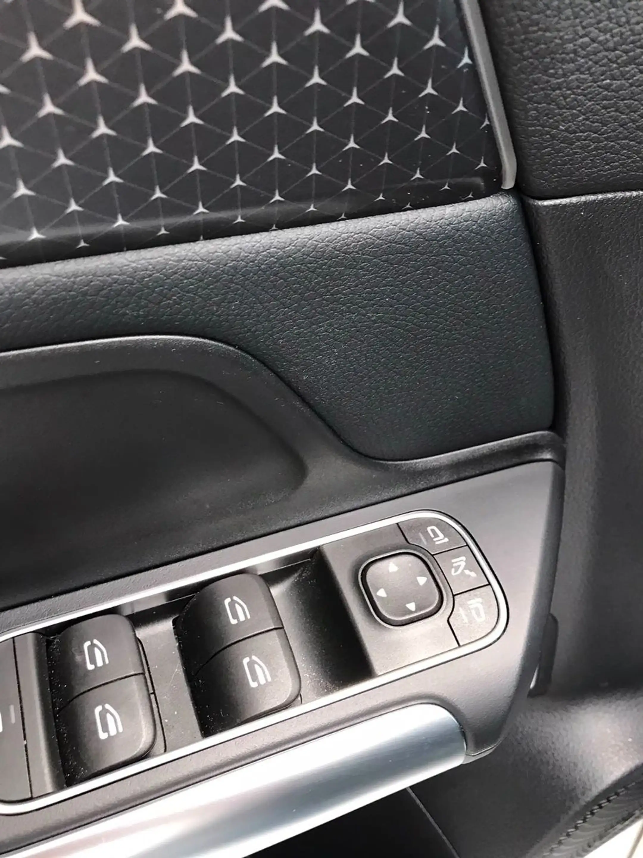 Mercedes-Benz EQA 250+ Progressive AHK Burmester Winterräder — photo 11