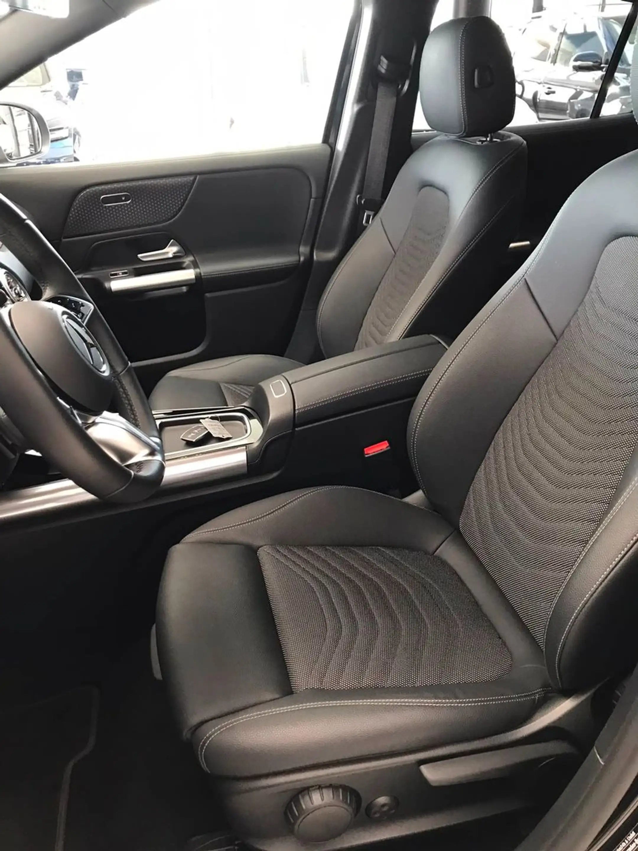 Mercedes-Benz EQA 250+ Progressive AHK Burmester Winterräder — photo 9
