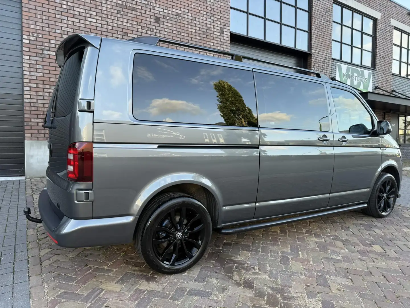 Volkswagen Transporter 2.0 TDI DC L2H1 / 204 PK / MARGE / ADD-Cruise / NA Grijs - 2