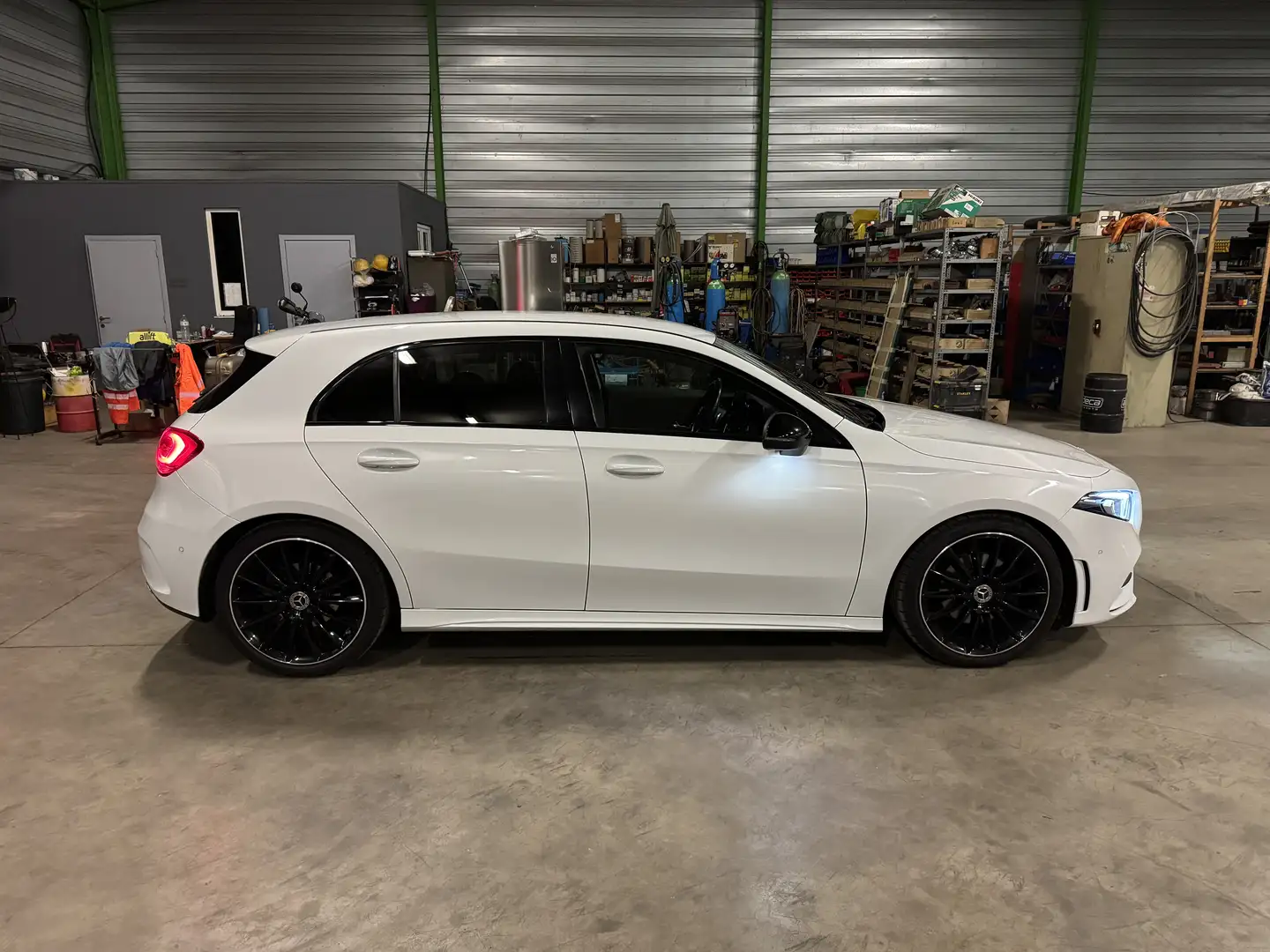 Mercedes-Benz A 180 d 7G-DCT AMG Line Wit - 2
