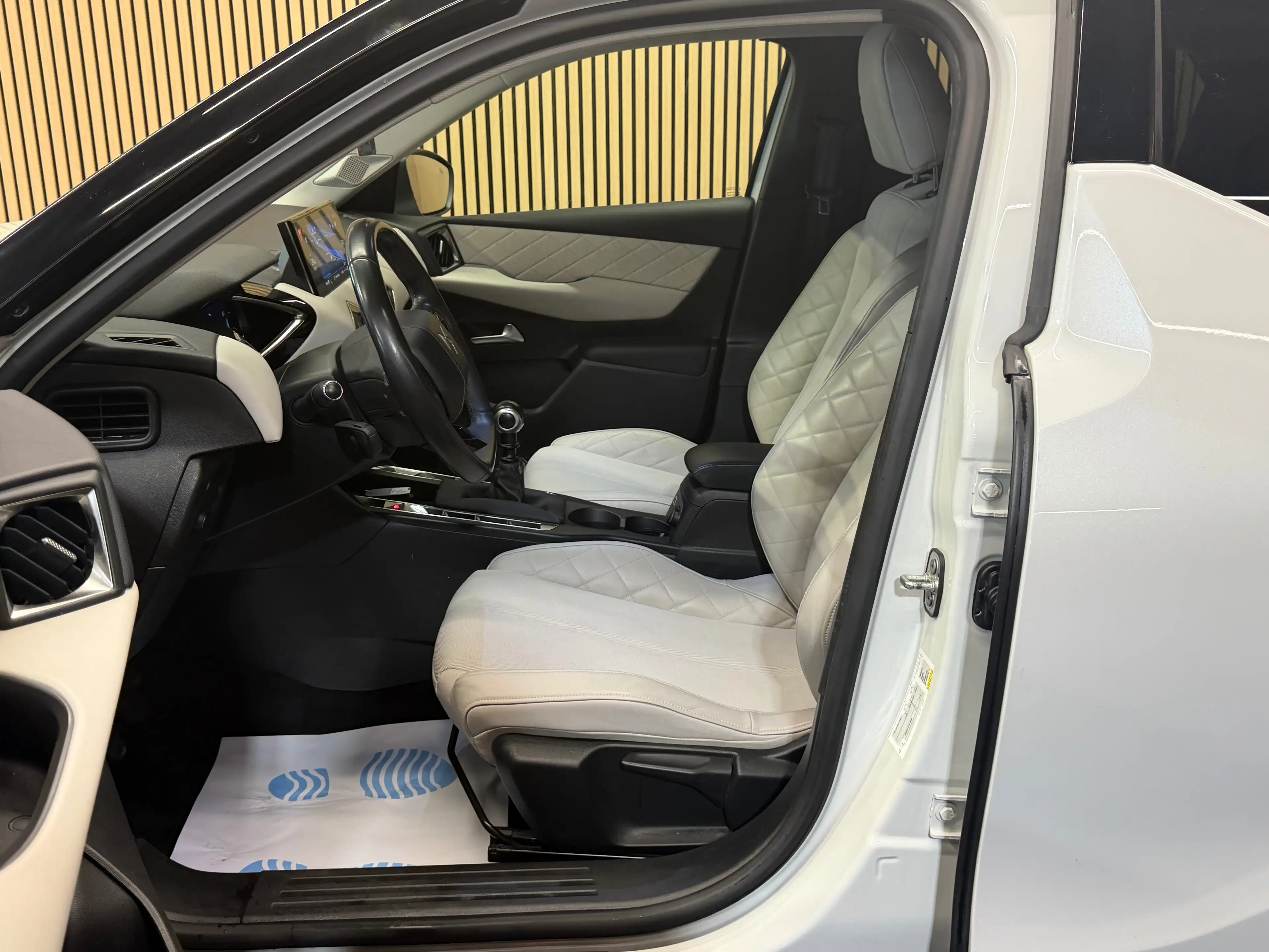 DS Automobiles DS 3 Crossback 1.2 Performance Line ** GARANTIE 12 MOIS ** — photo 9