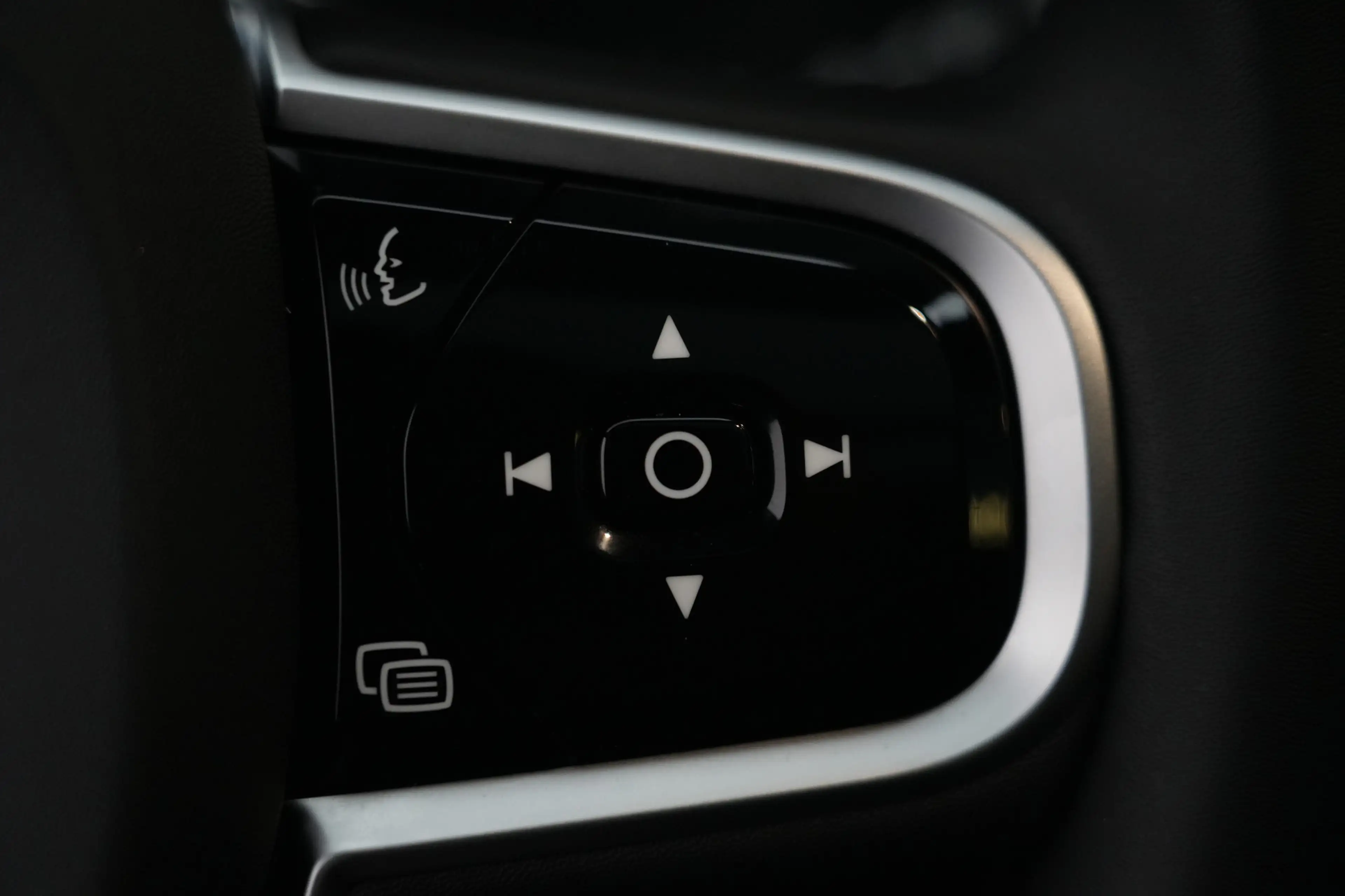 Volvo XC60 2.0 T8 FACELIFT Plug-in hybrid AWD Black Edition | — photo 21