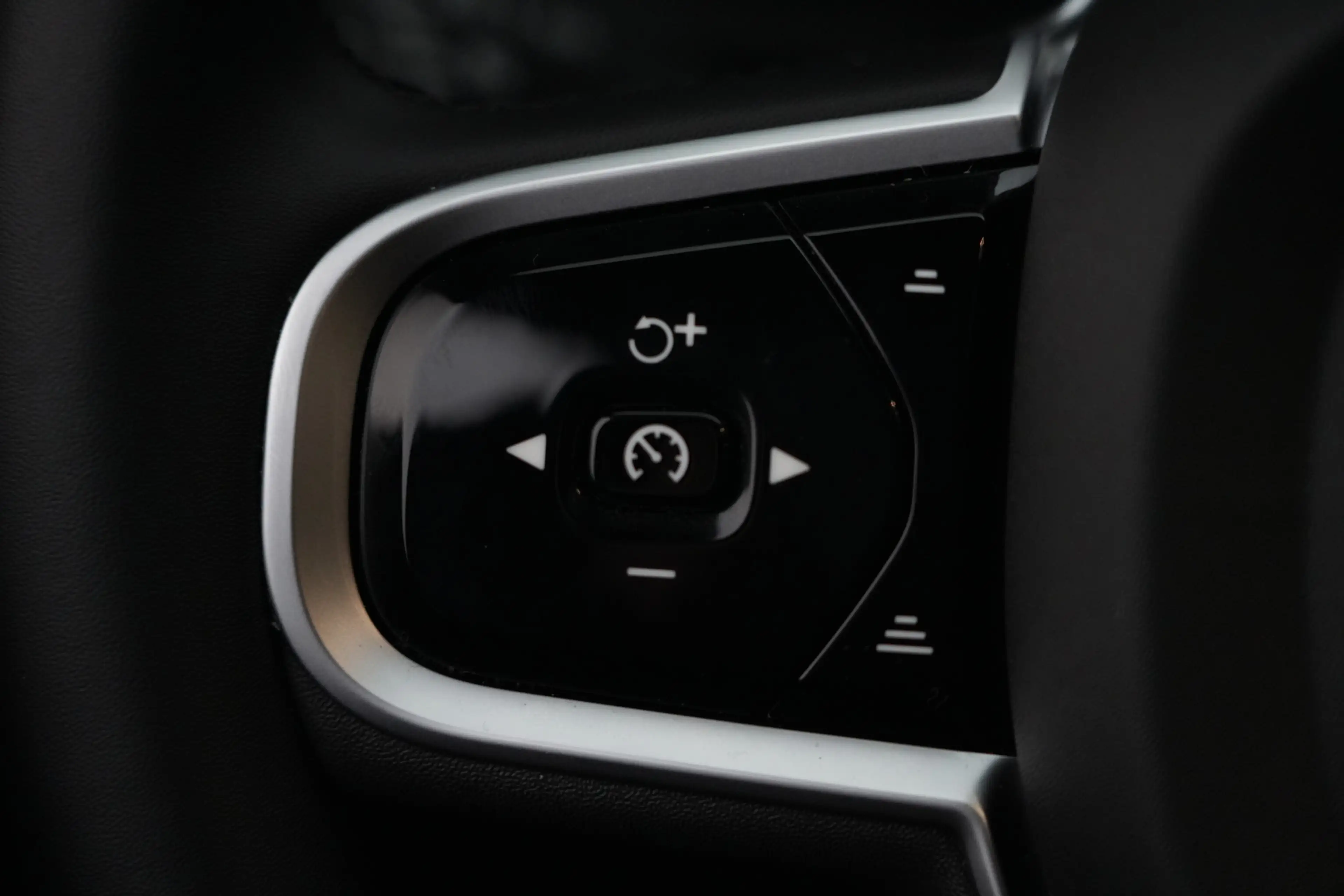Volvo XC60 2.0 T8 FACELIFT Plug-in hybrid AWD Black Edition | — photo 20
