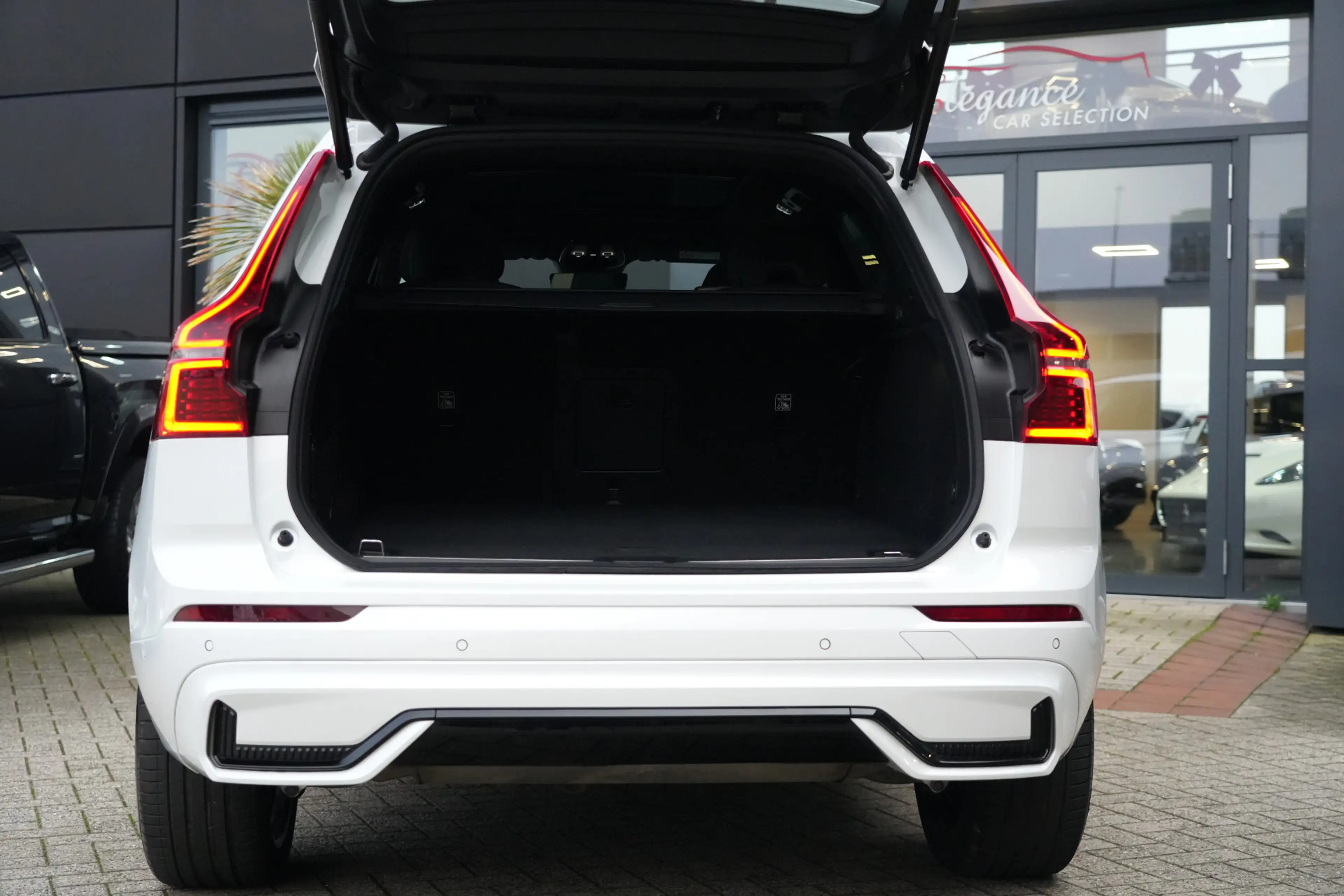 Volvo XC60 2.0 T8 FACELIFT Plug-in hybrid AWD Black Edition | — photo 29