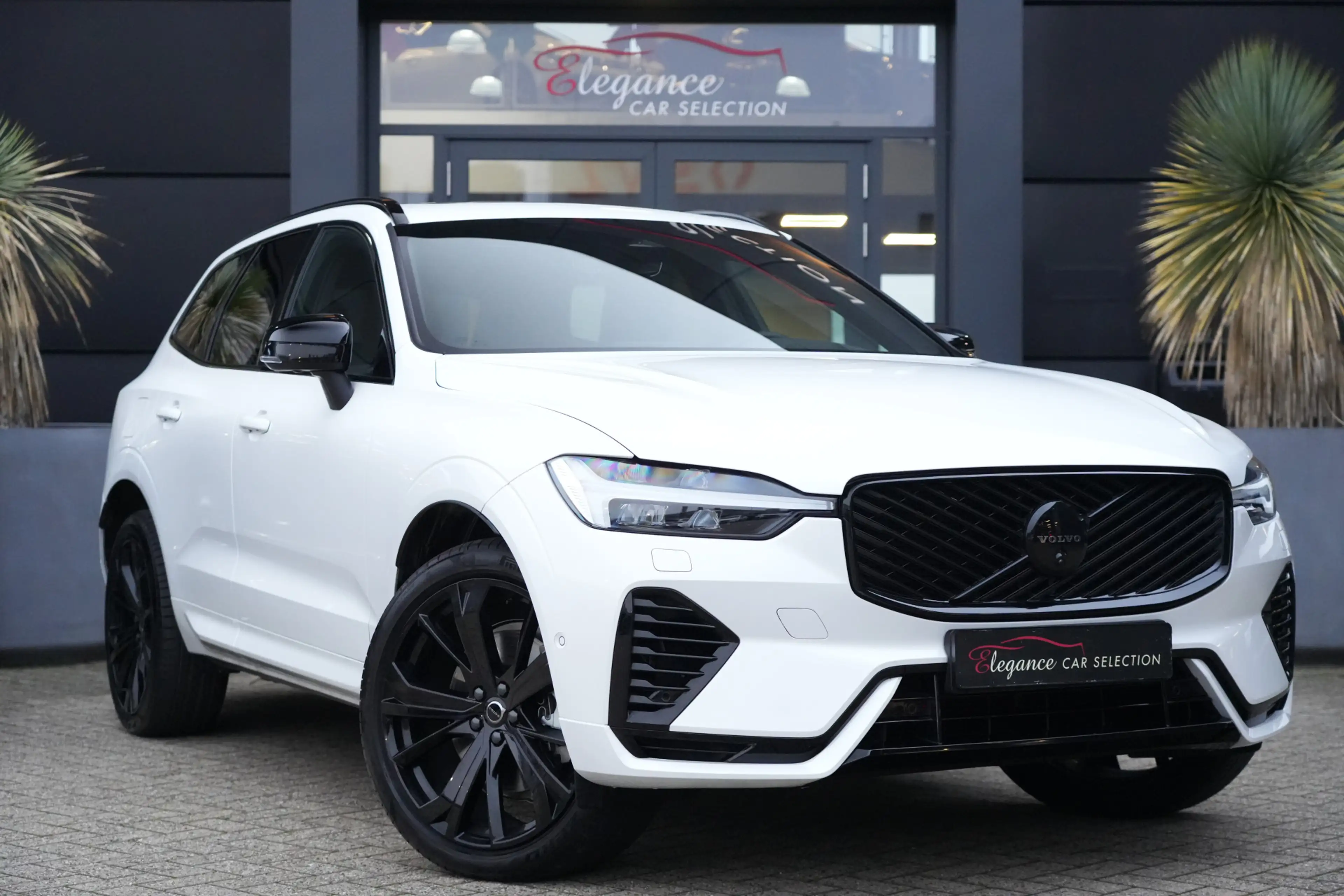 Volvo XC60 2.0 T8 FACELIFT Plug-in hybrid AWD Black Edition | — photo 7