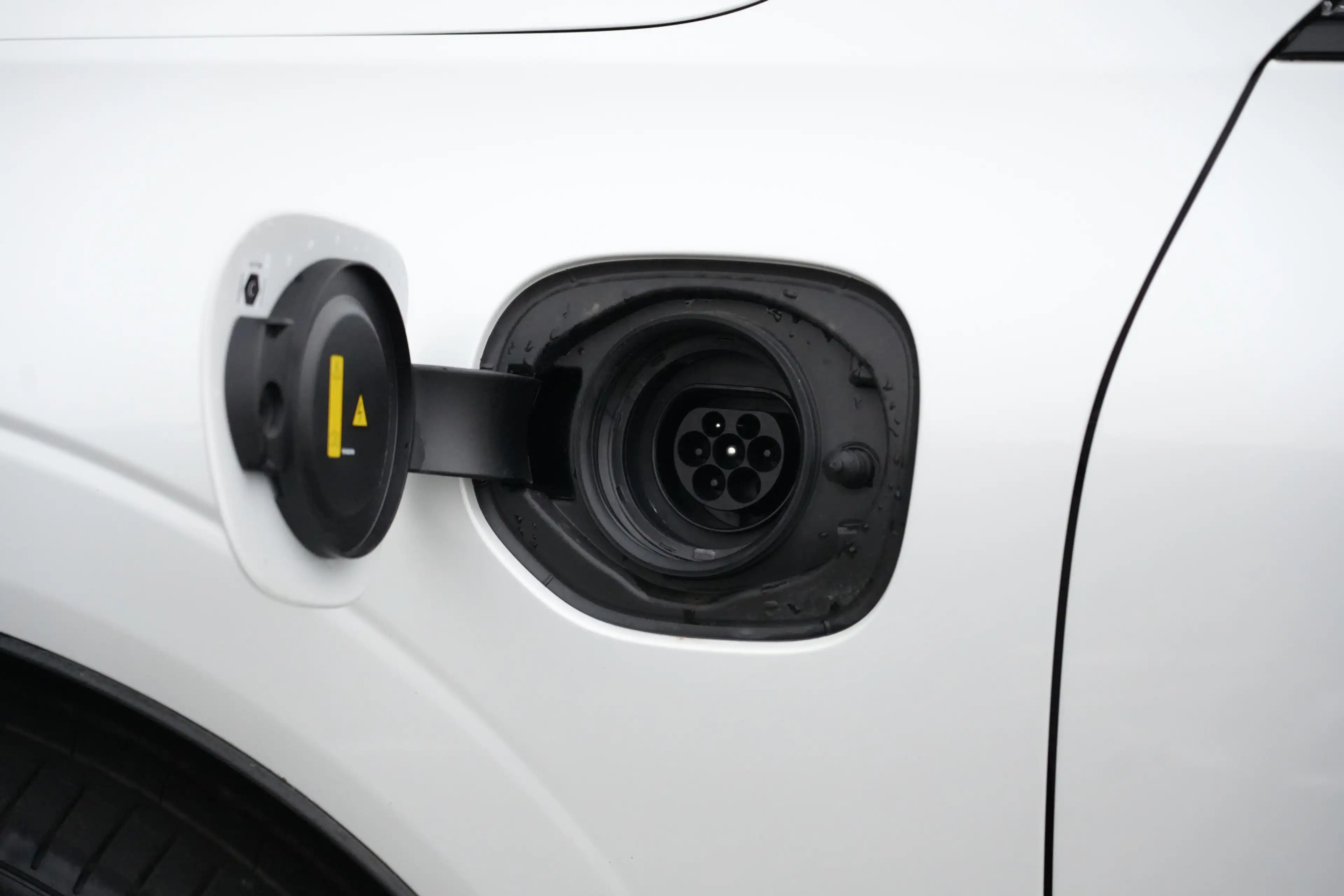 Volvo XC60 2.0 T8 FACELIFT Plug-in hybrid AWD Black Edition | — photo 32