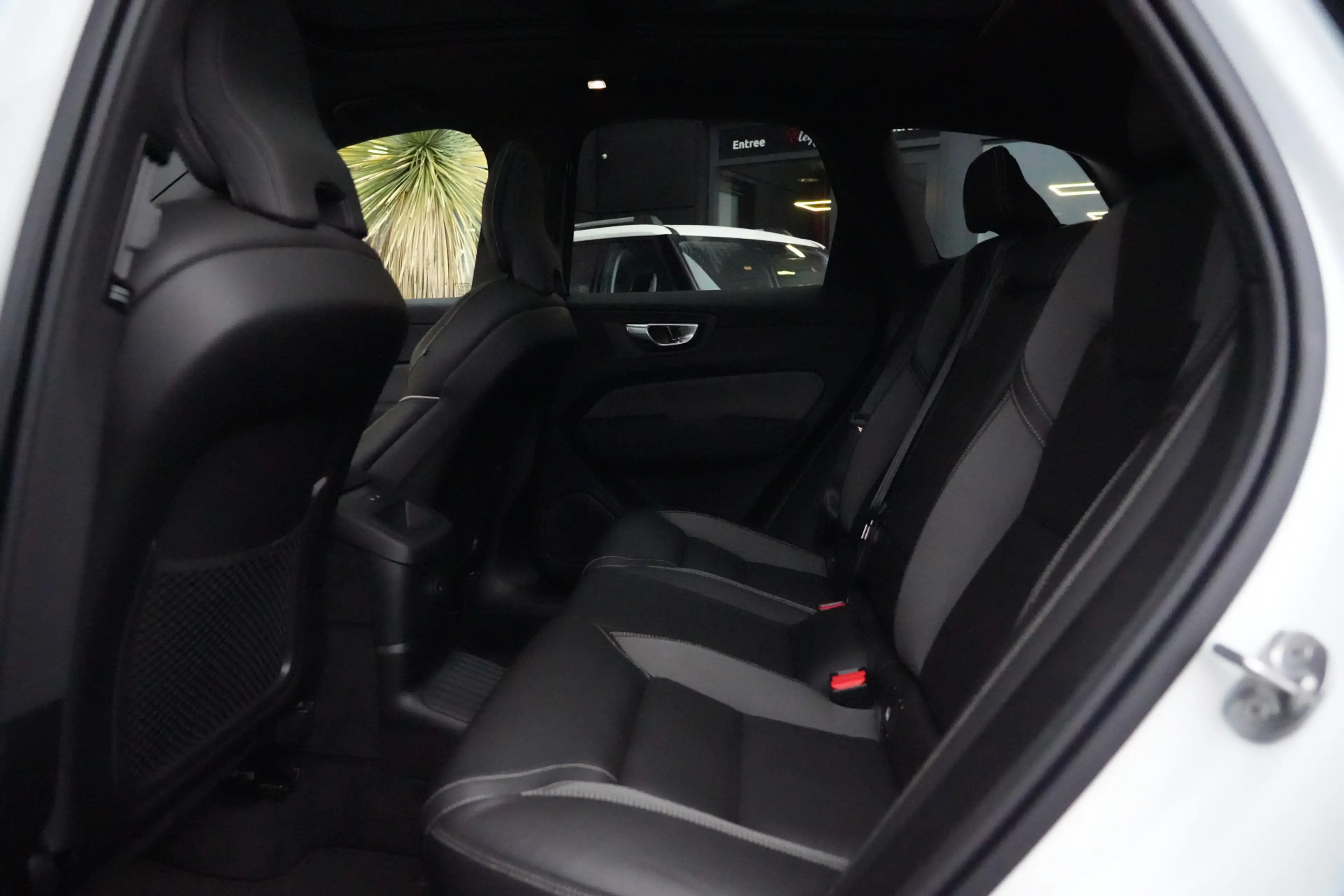 Volvo XC60 2.0 T8 FACELIFT Plug-in hybrid AWD Black Edition | — photo 26